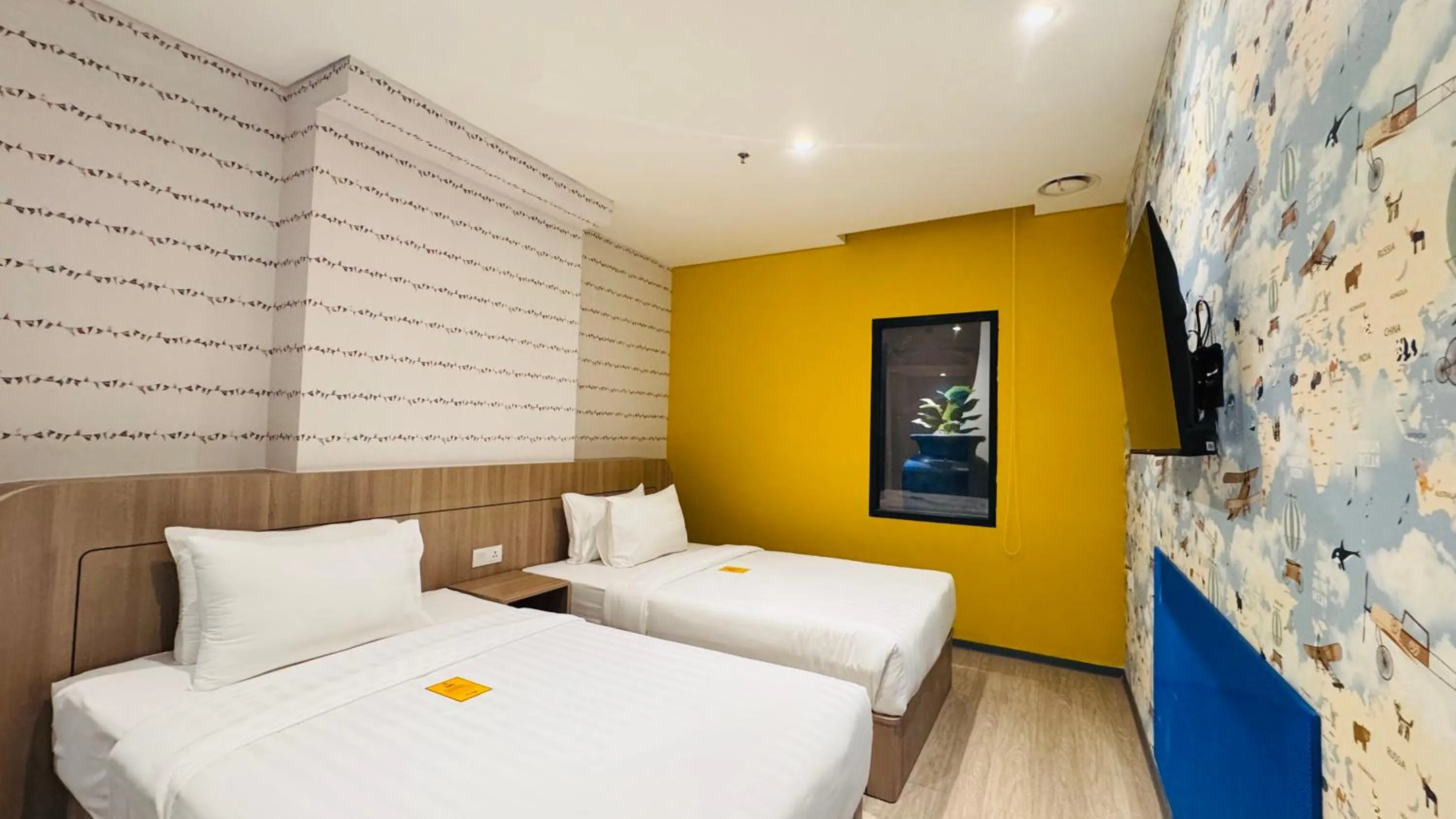 Bedroom, Bed in Yellow Bee Resort Cililitan