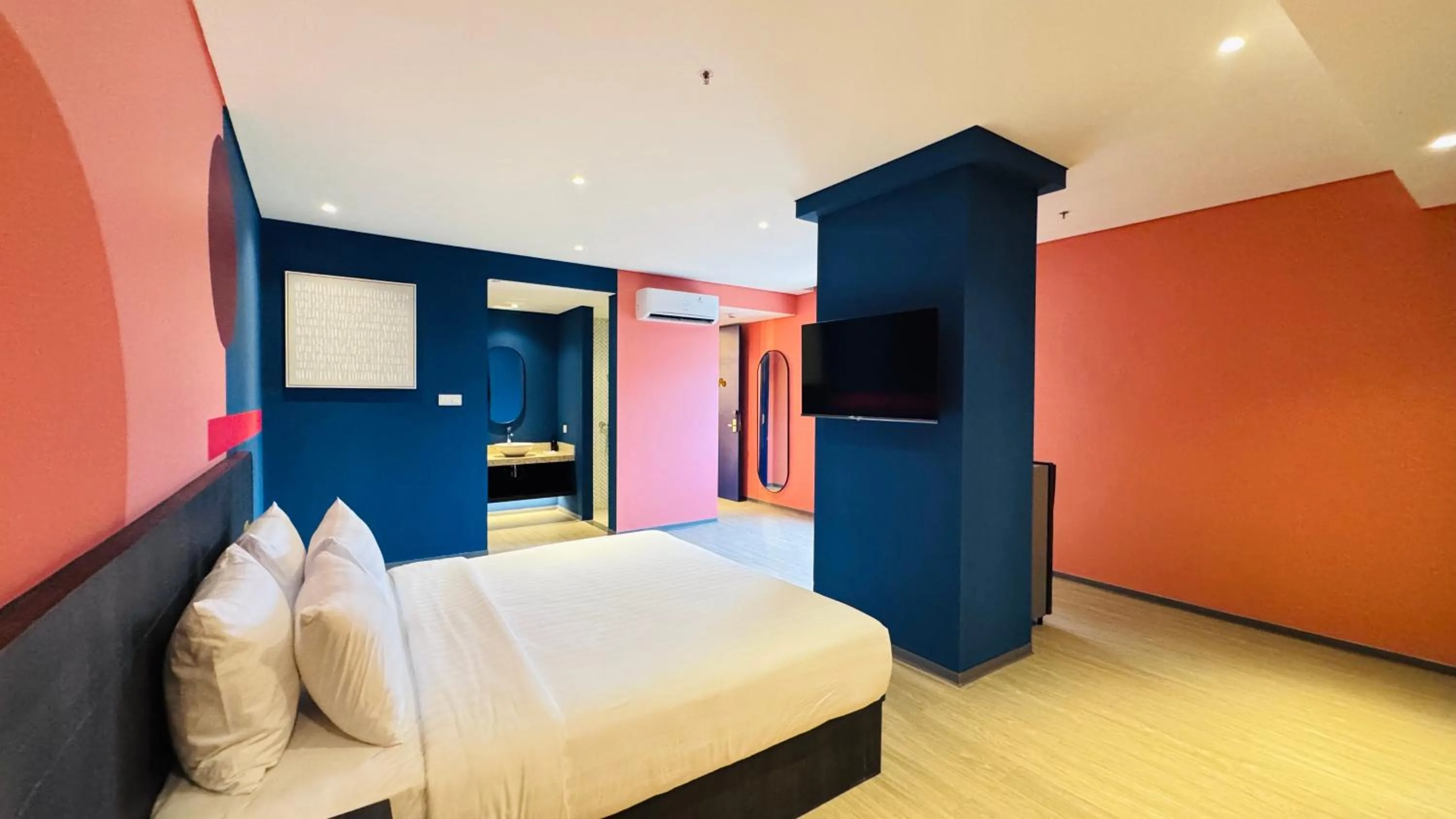 Bedroom, Bed in Yellow Bee Resort Cililitan