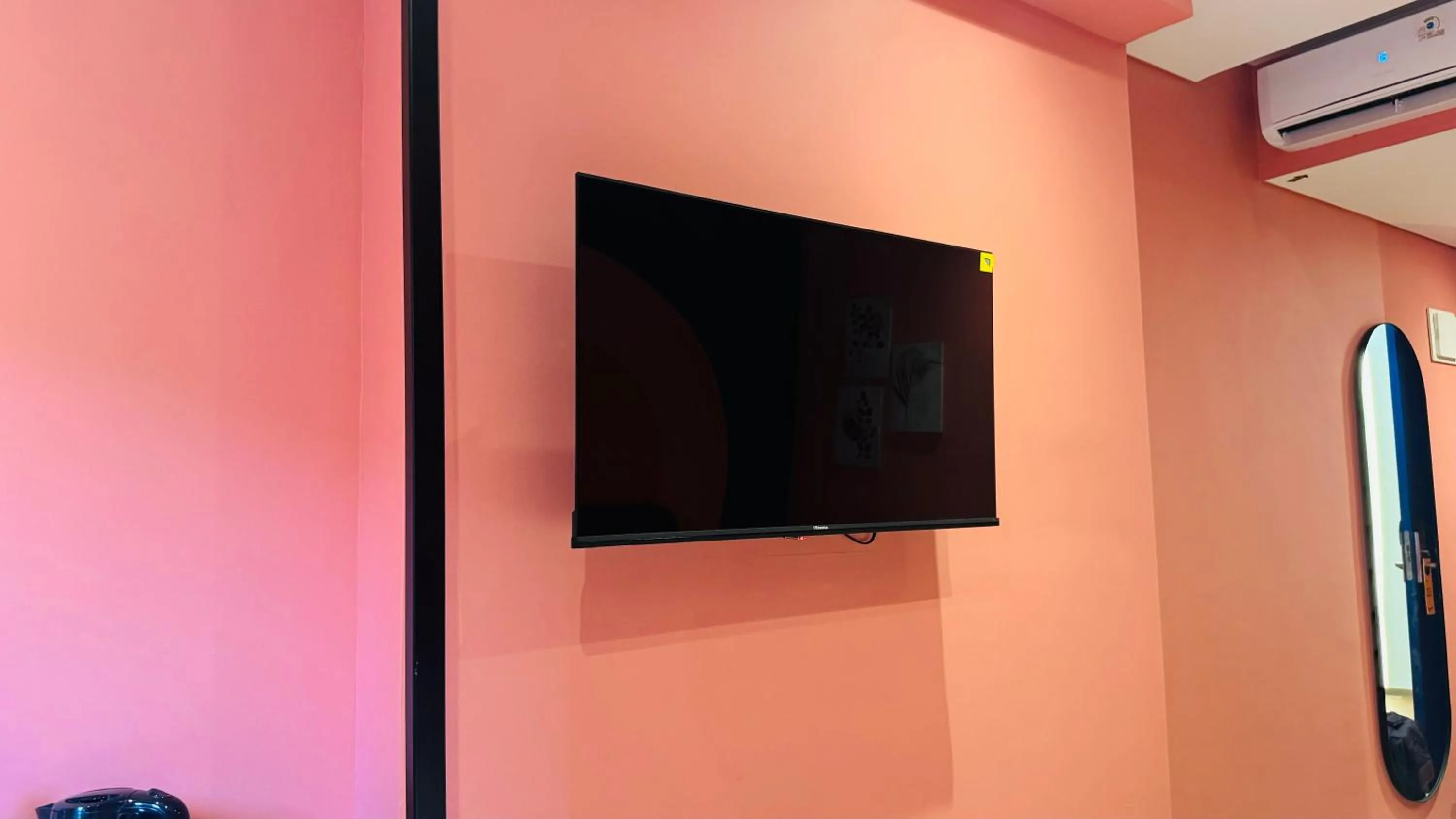 TV and multimedia in Yellow Bee Resort Cililitan