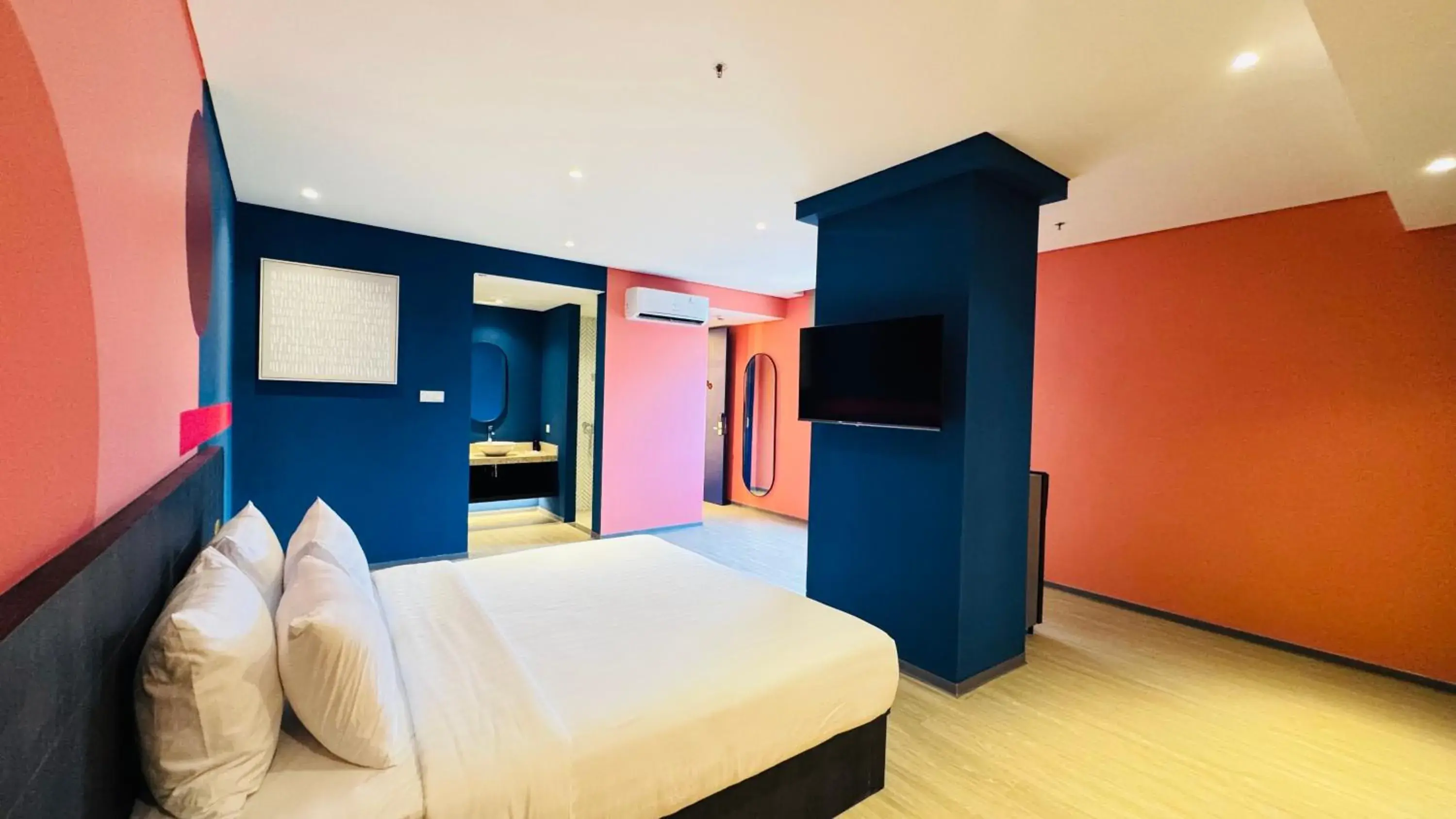 Executive King Room in Yellow Bee Resort Cililitan Executive King Room in Yellow Bee Resort Cililitan