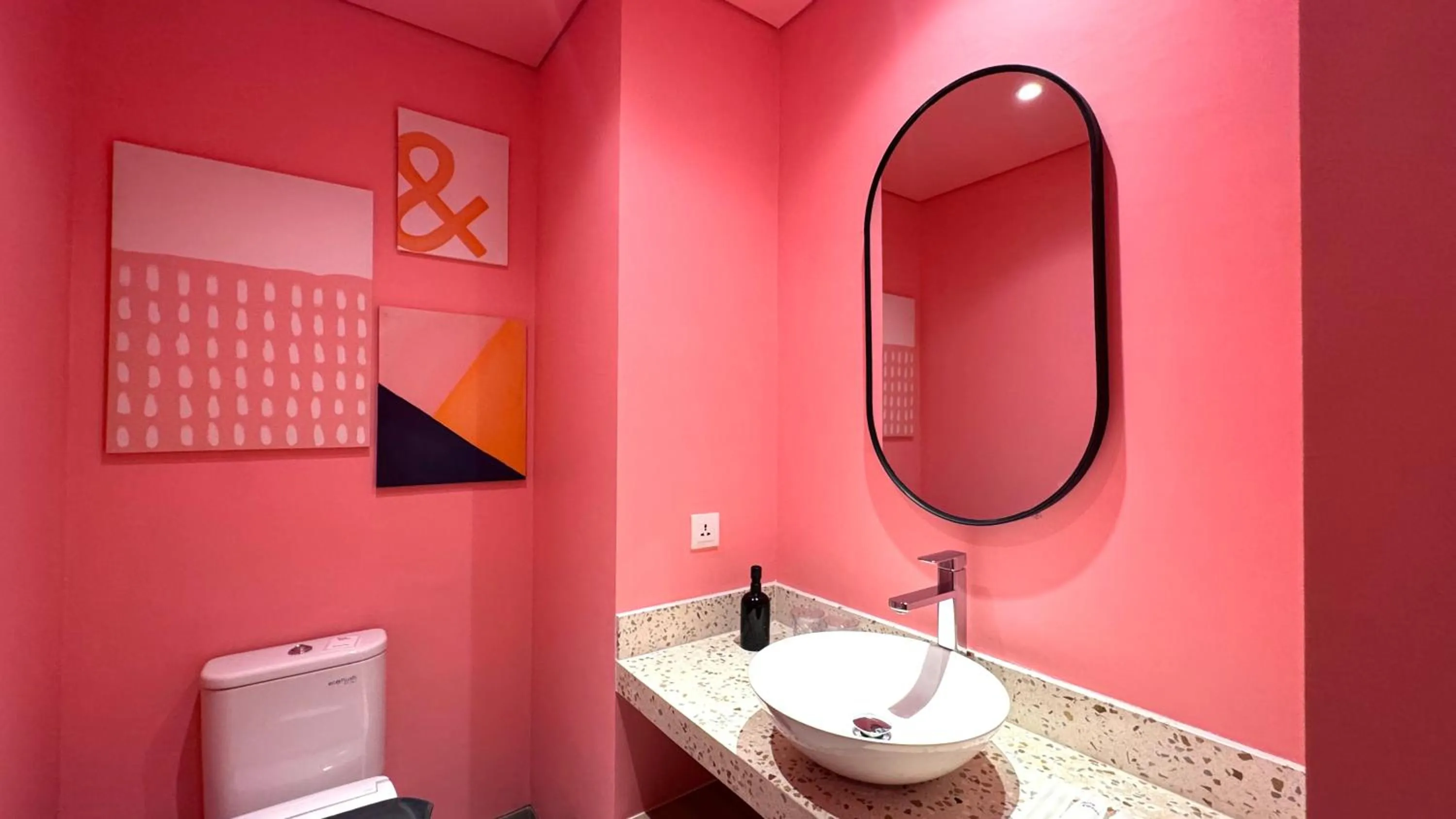 Bathroom in Yellow Bee Resort Cililitan