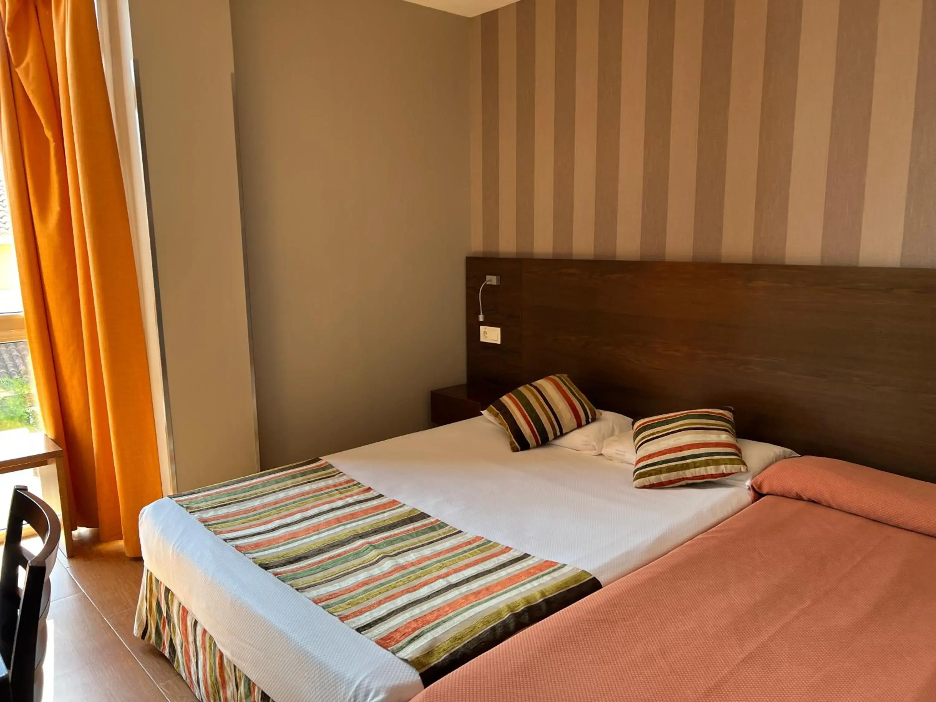 Double Room with Extra Bed in Hostal Los Coronales Double Room with Extra Bed in Hostal Los Coronales