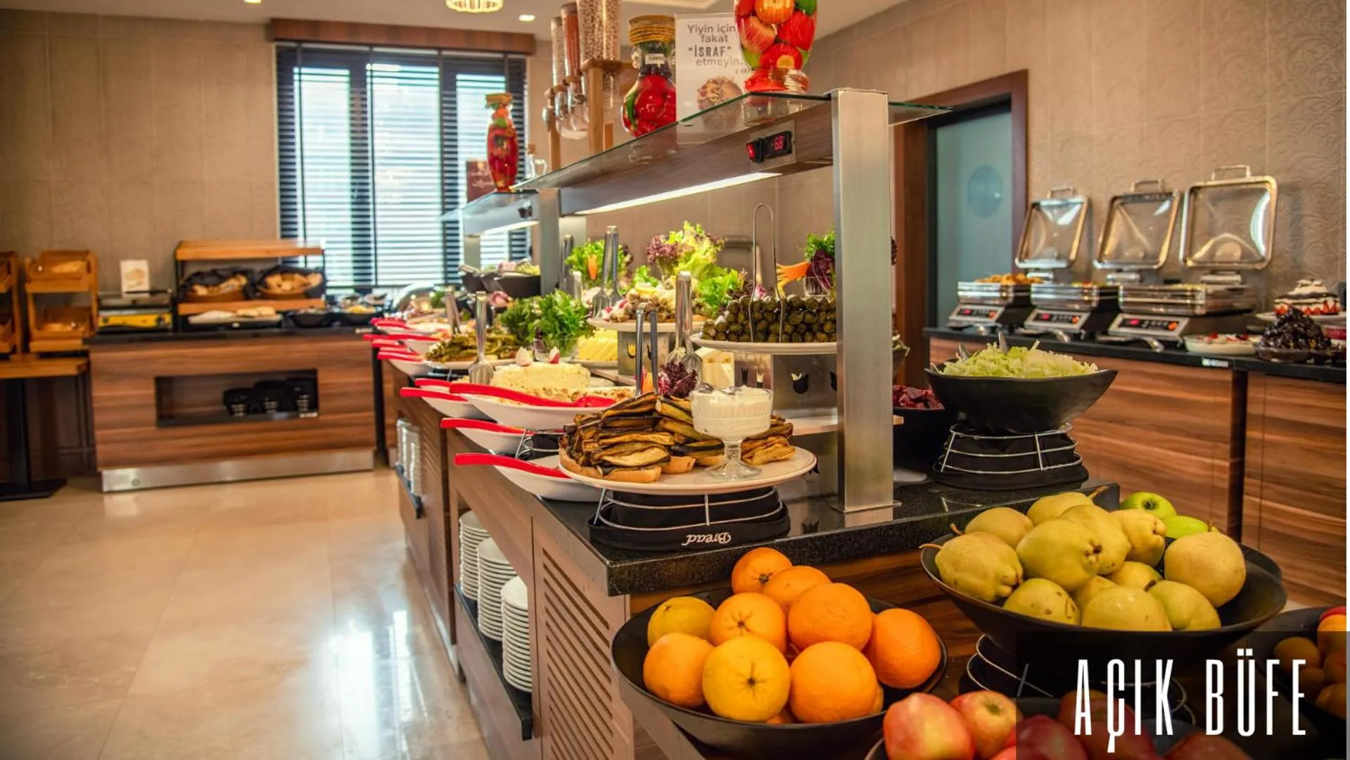 Restaurant/places to eat in V Orman Resort