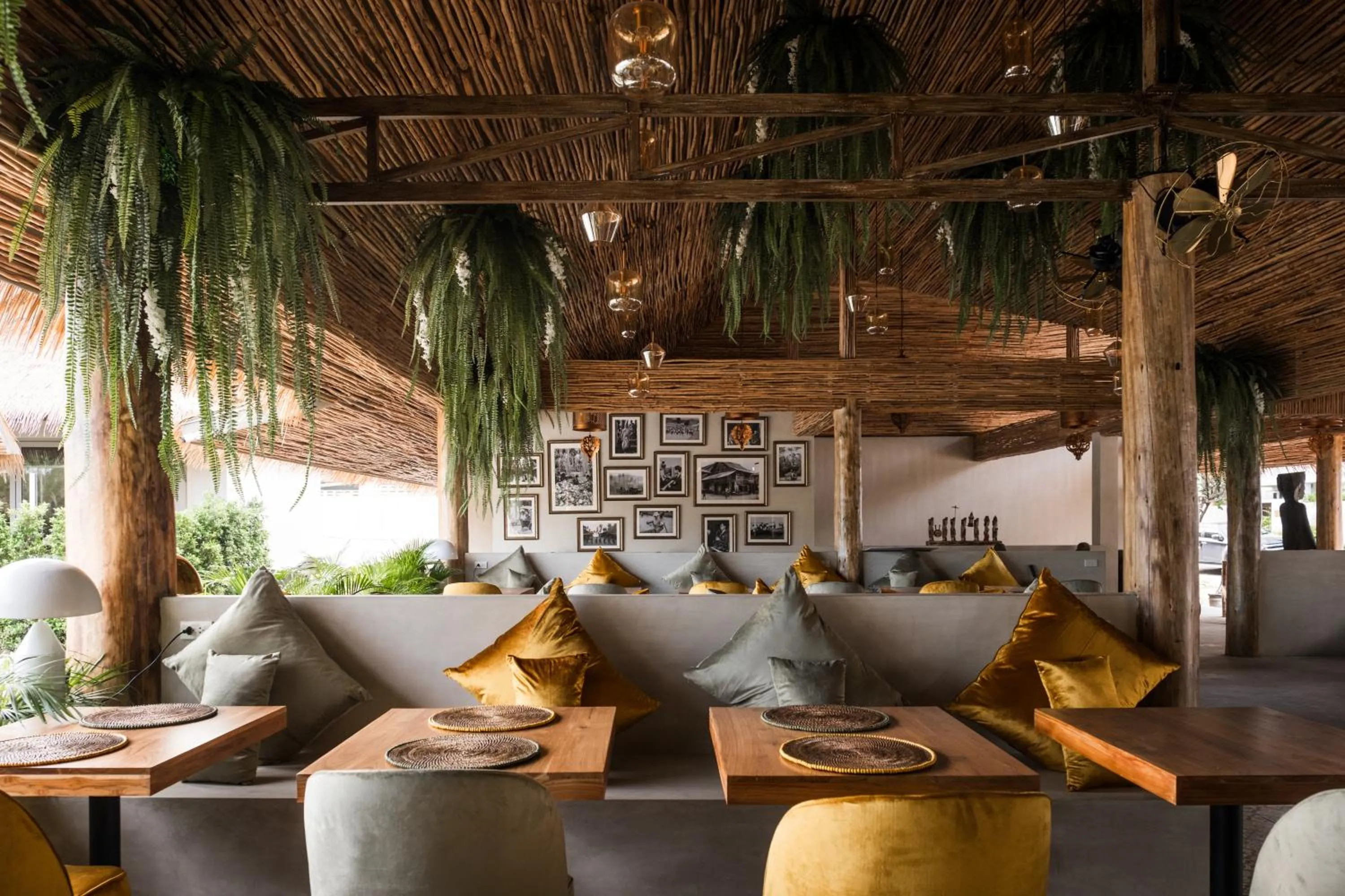 Restaurant/places to eat in The Deck Cottages Samui