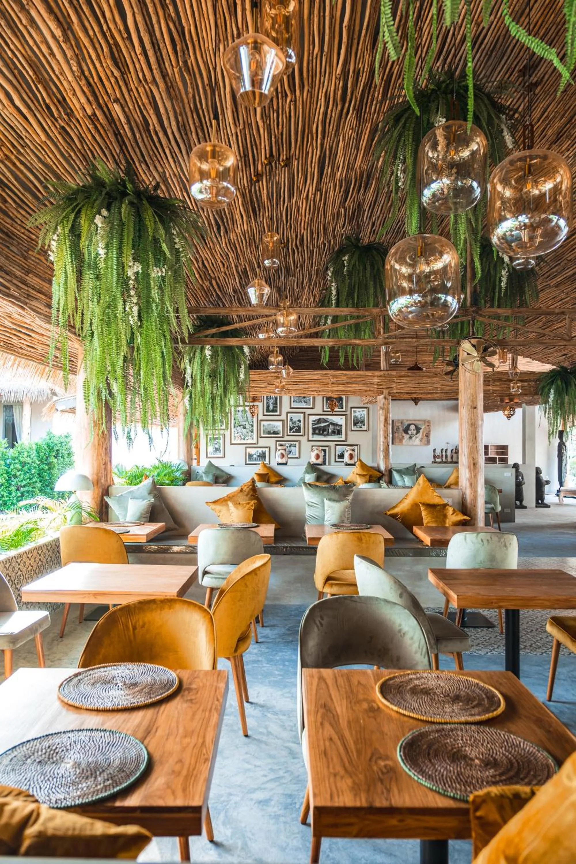 Restaurant/places to eat in The Deck Cottages Samui