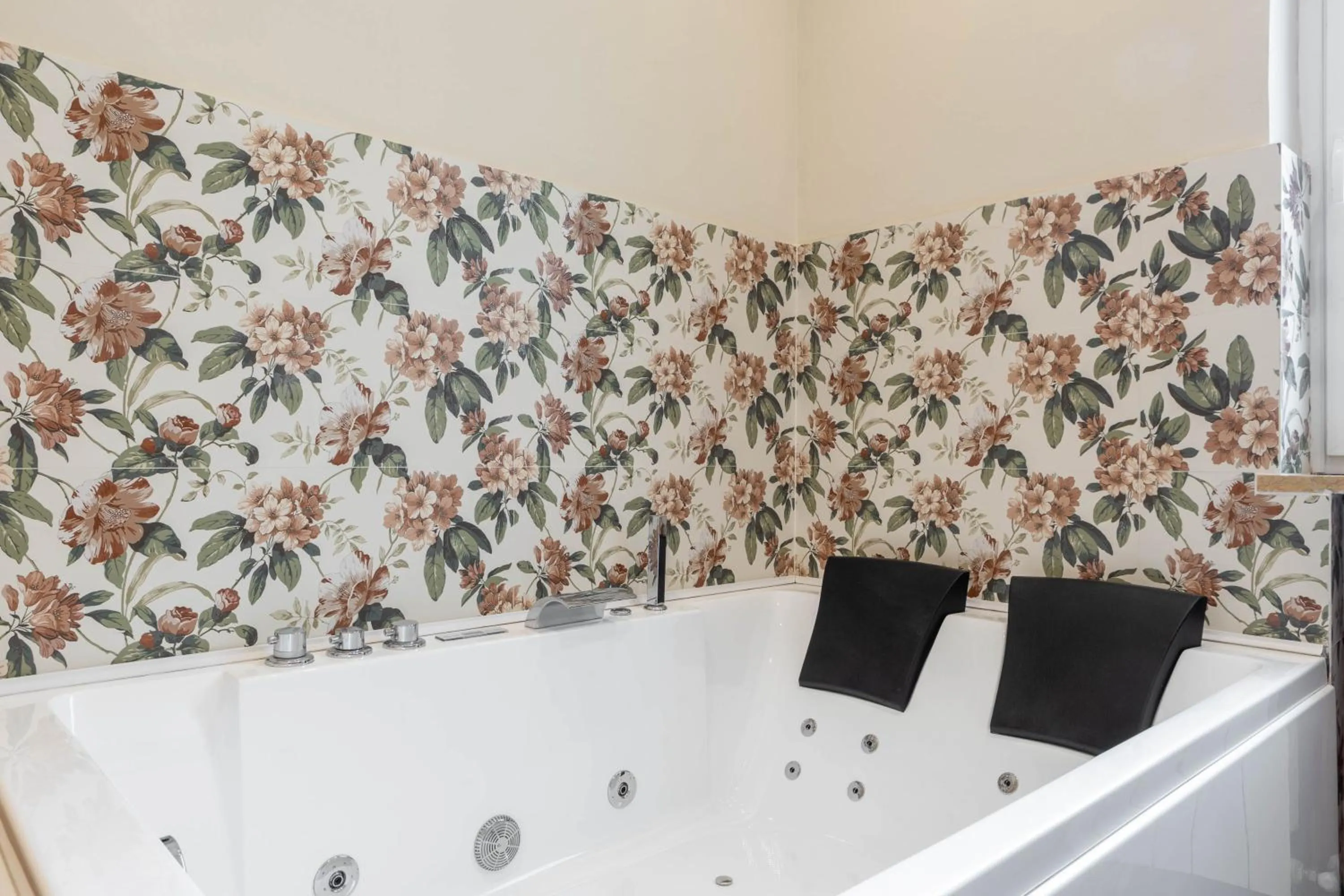 Hot Tub in Pier Capponi 17 Rooms & Suites