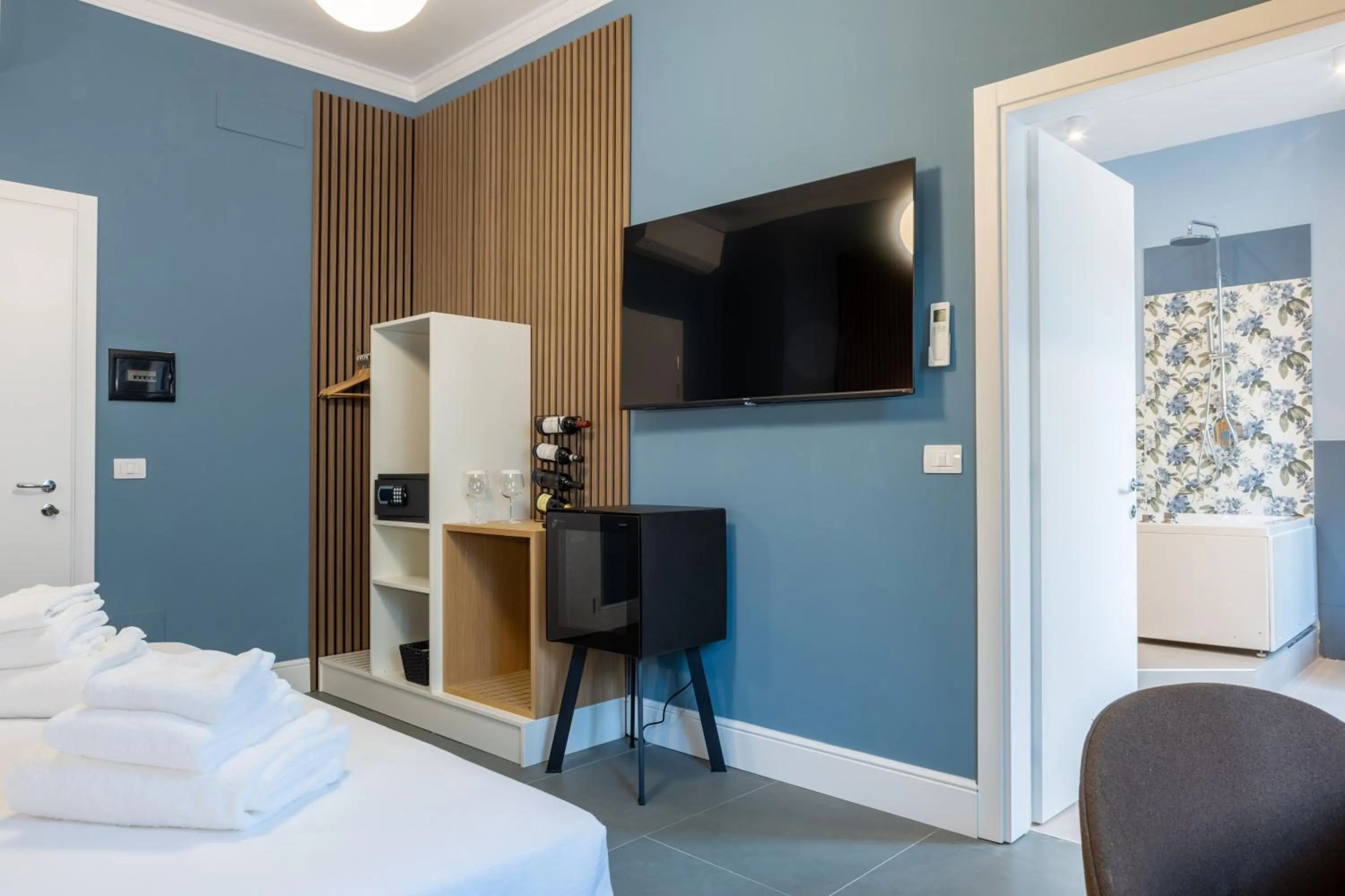 TV and multimedia, Bed in Pier Capponi 17 Rooms & Suites