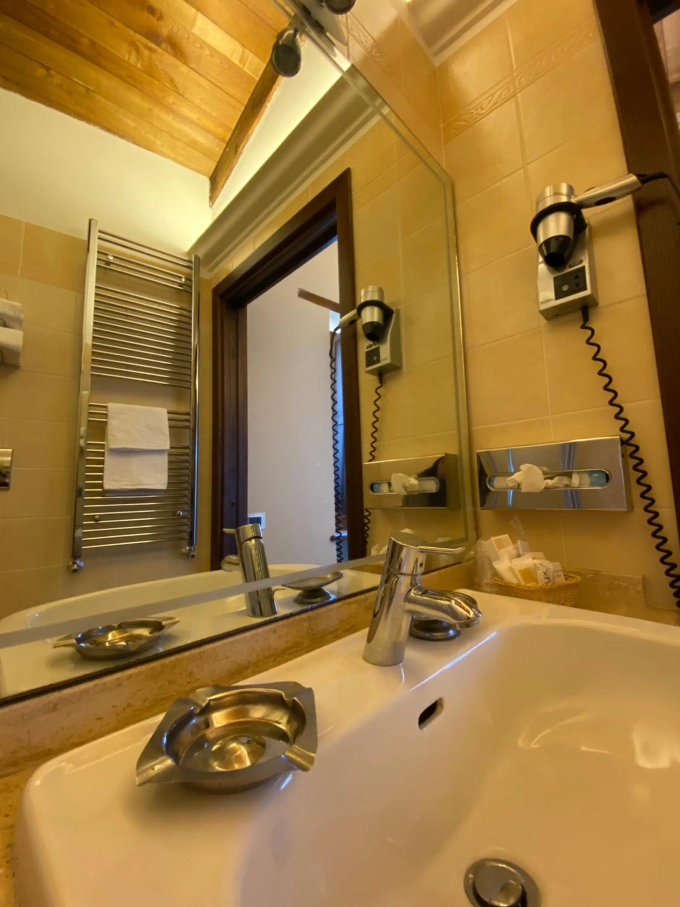 Shower in Hotel Residence Due Mari