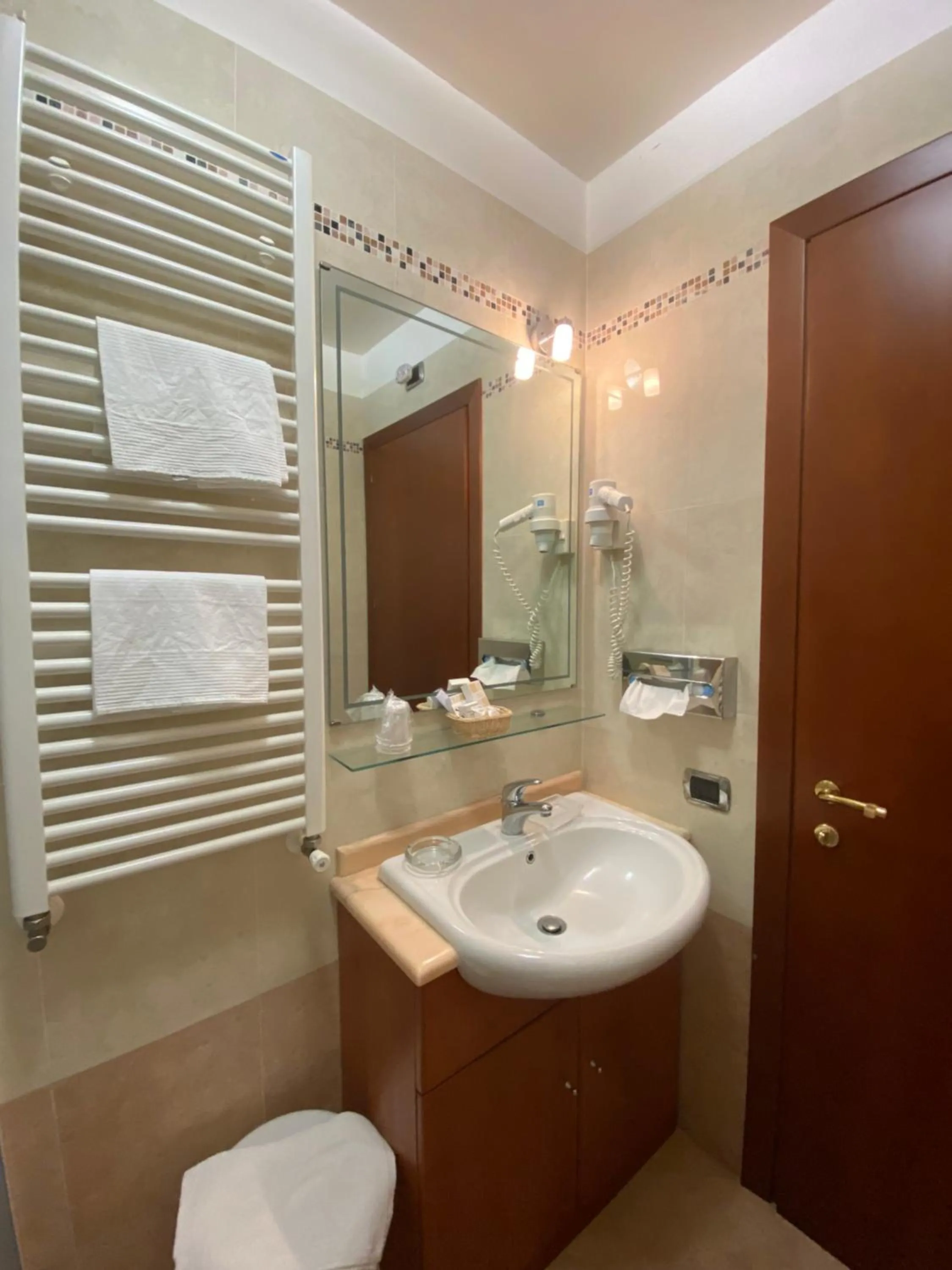 Toilet in Hotel Residence Due Mari