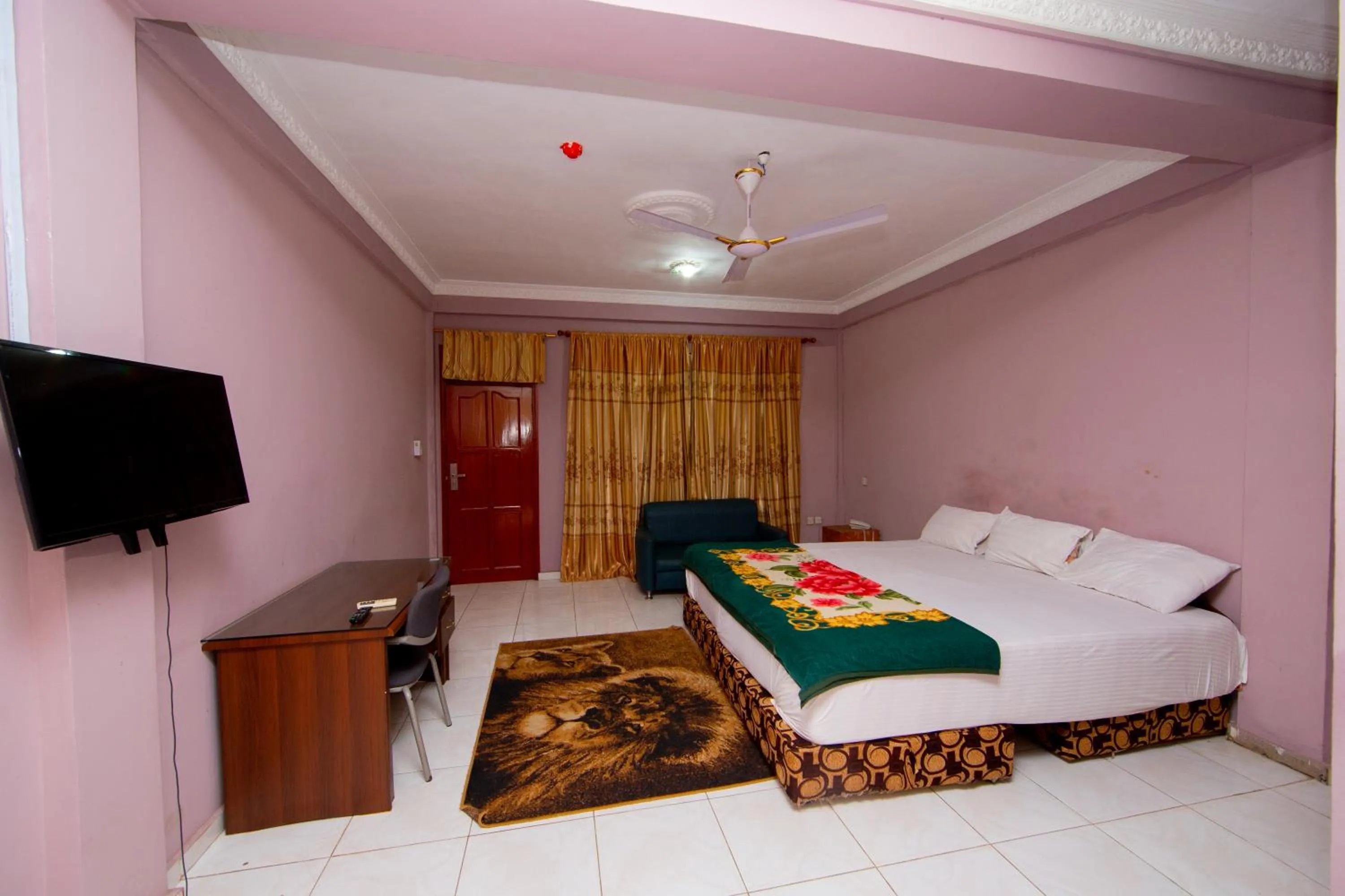 Bed in Pemicsa Hotel Accra