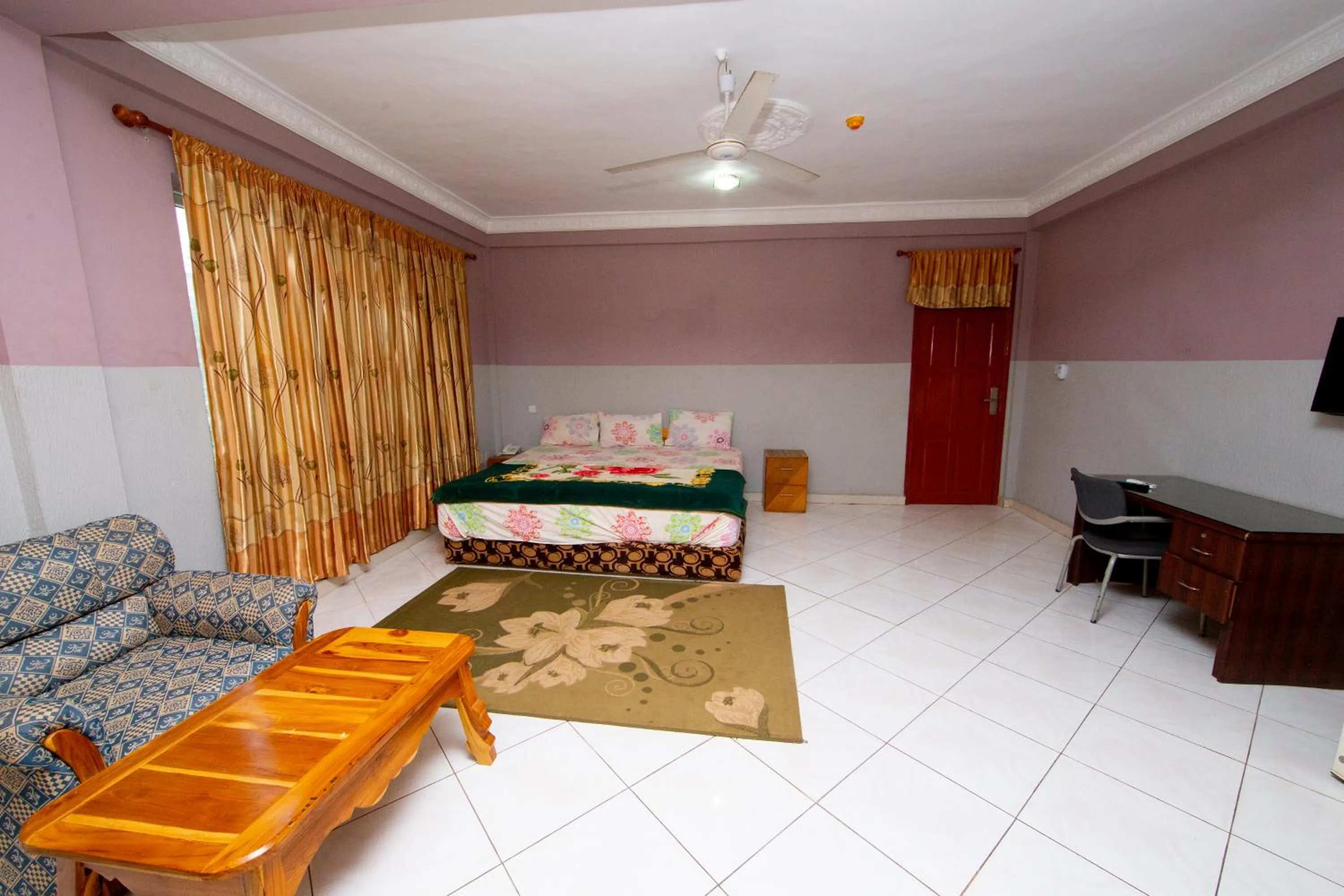 Bed in Pemicsa Hotel Accra