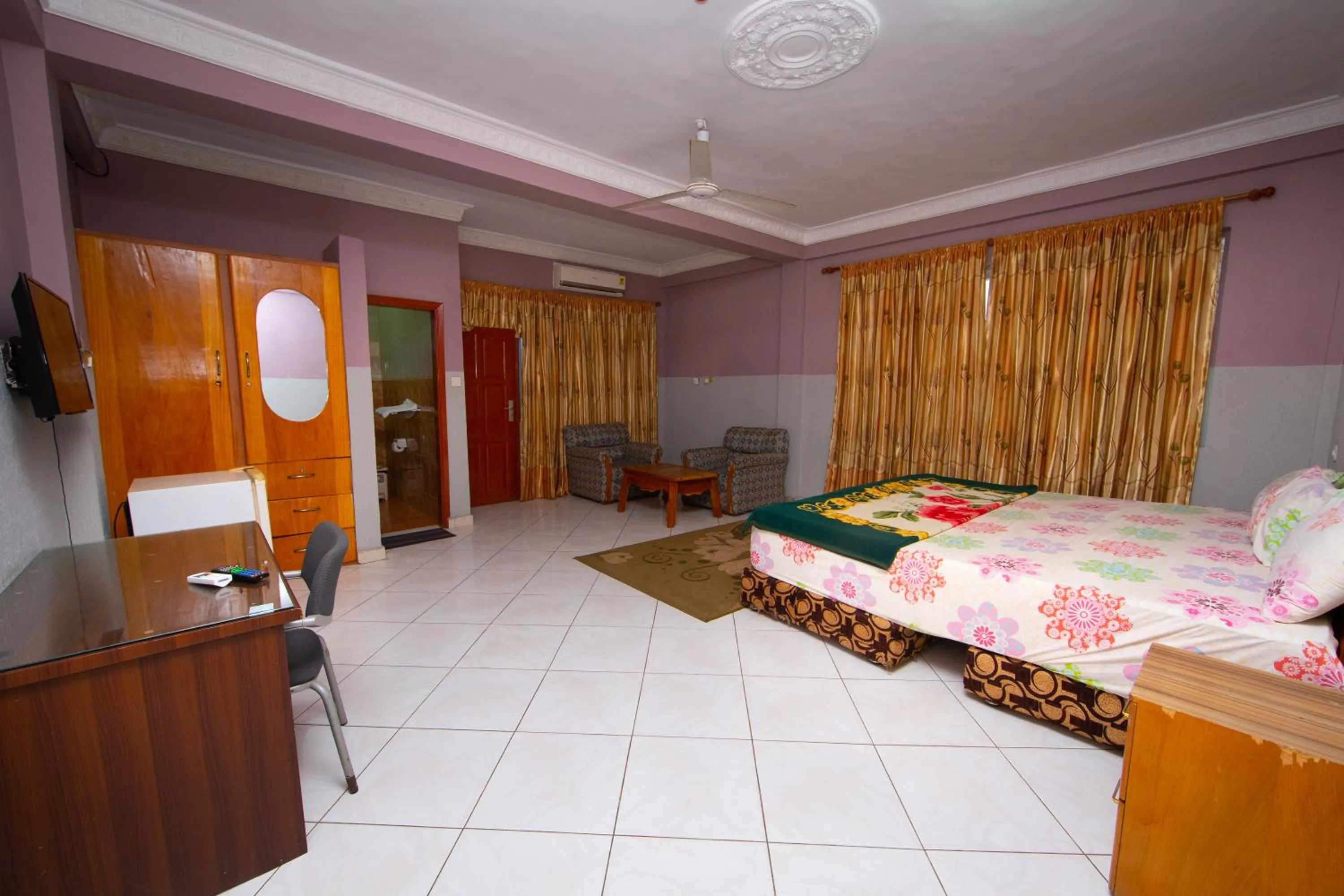 Bed in Pemicsa Hotel Accra