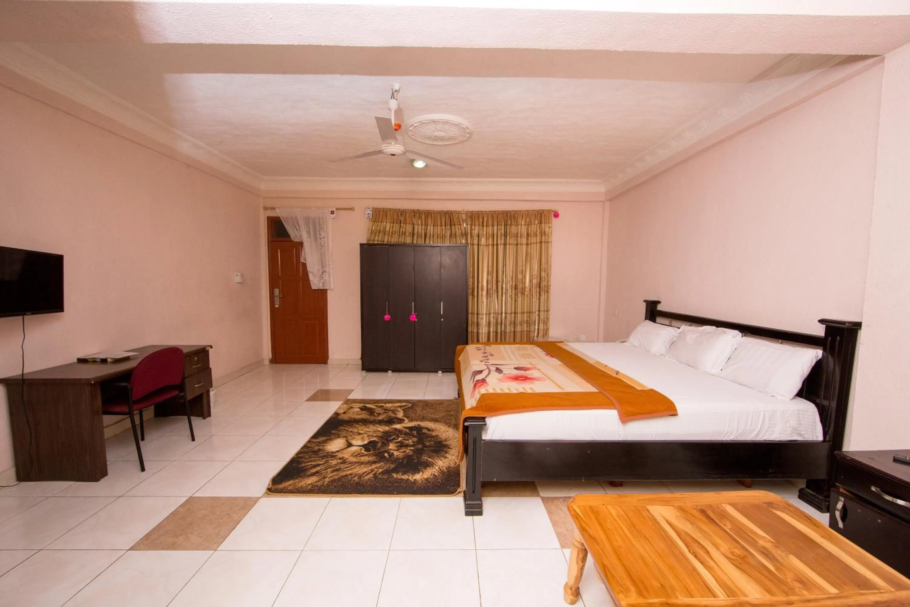 Bed in Pemicsa Hotel Accra