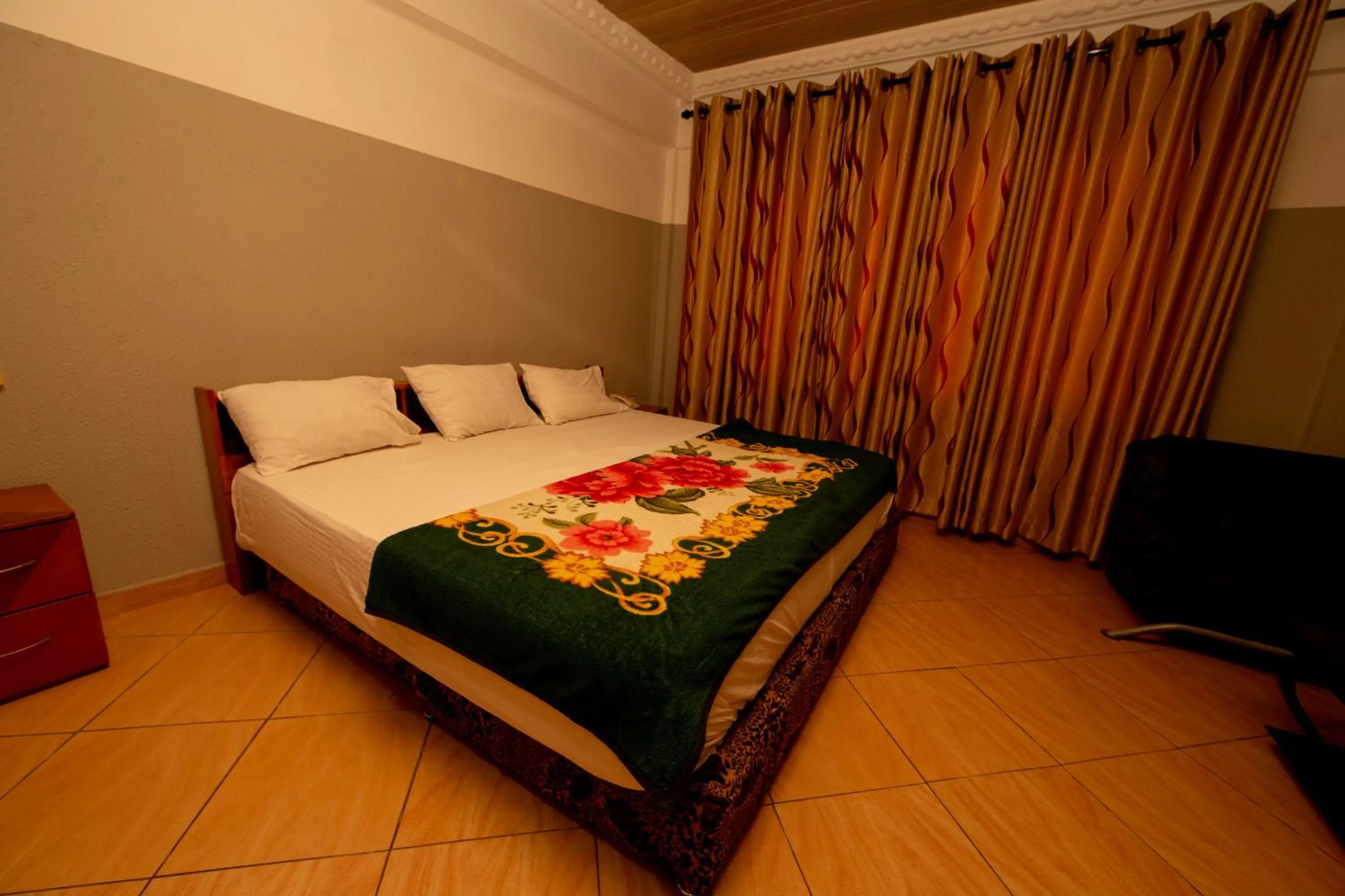 Bed in Pemicsa Hotel Accra