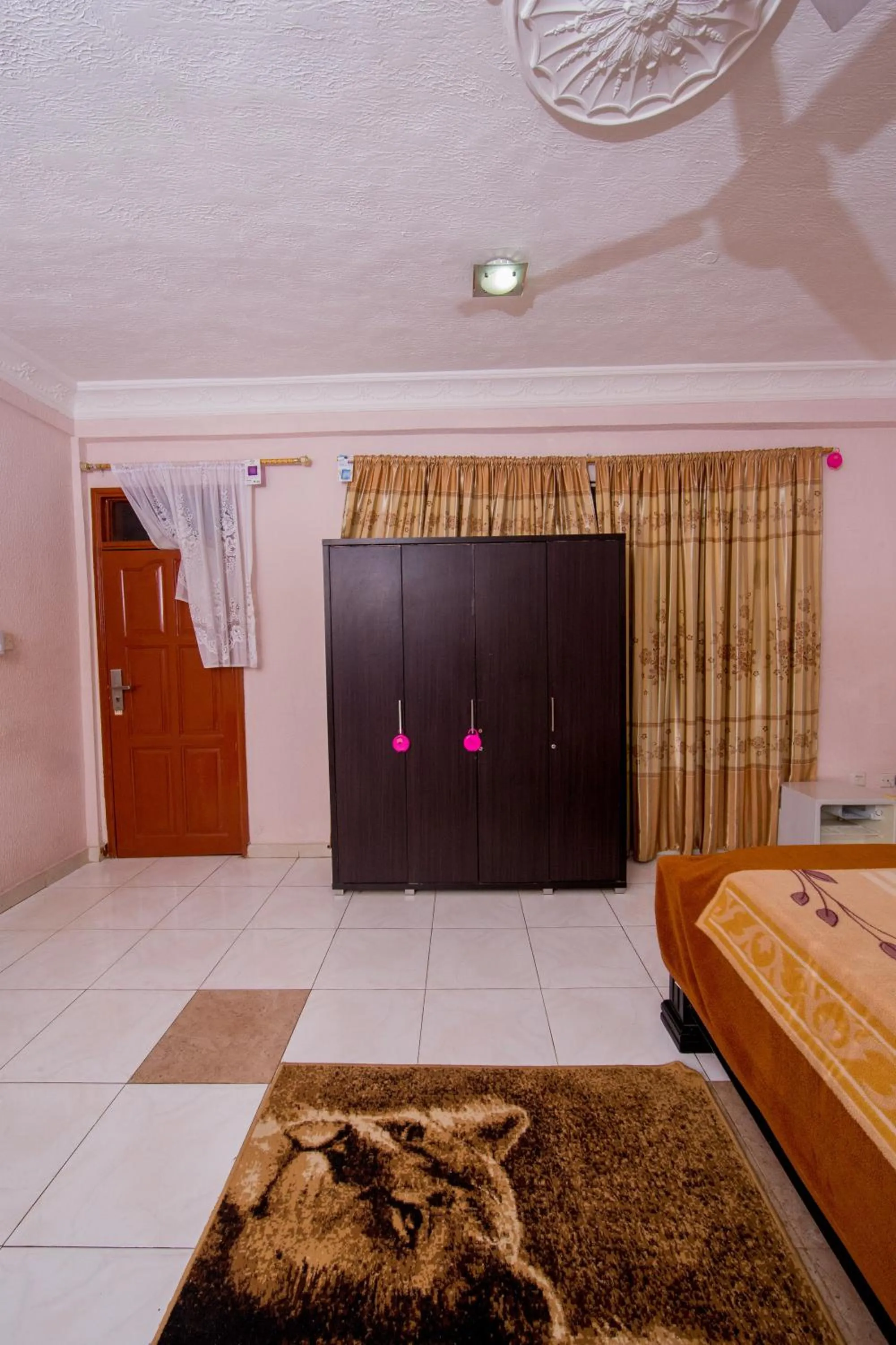 Bed in Pemicsa Hotel Accra