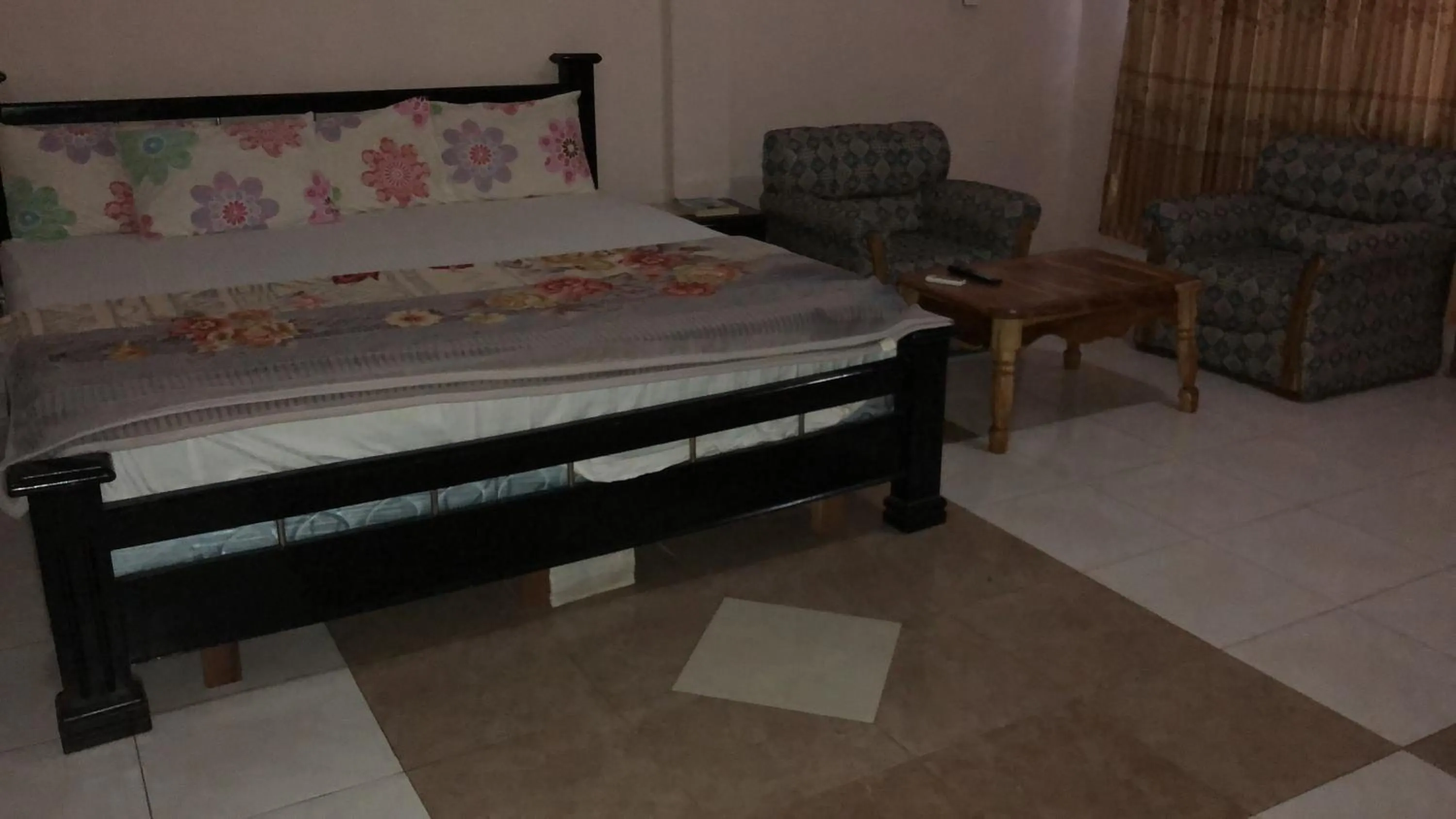 Bed in Pemicsa Hotel Accra