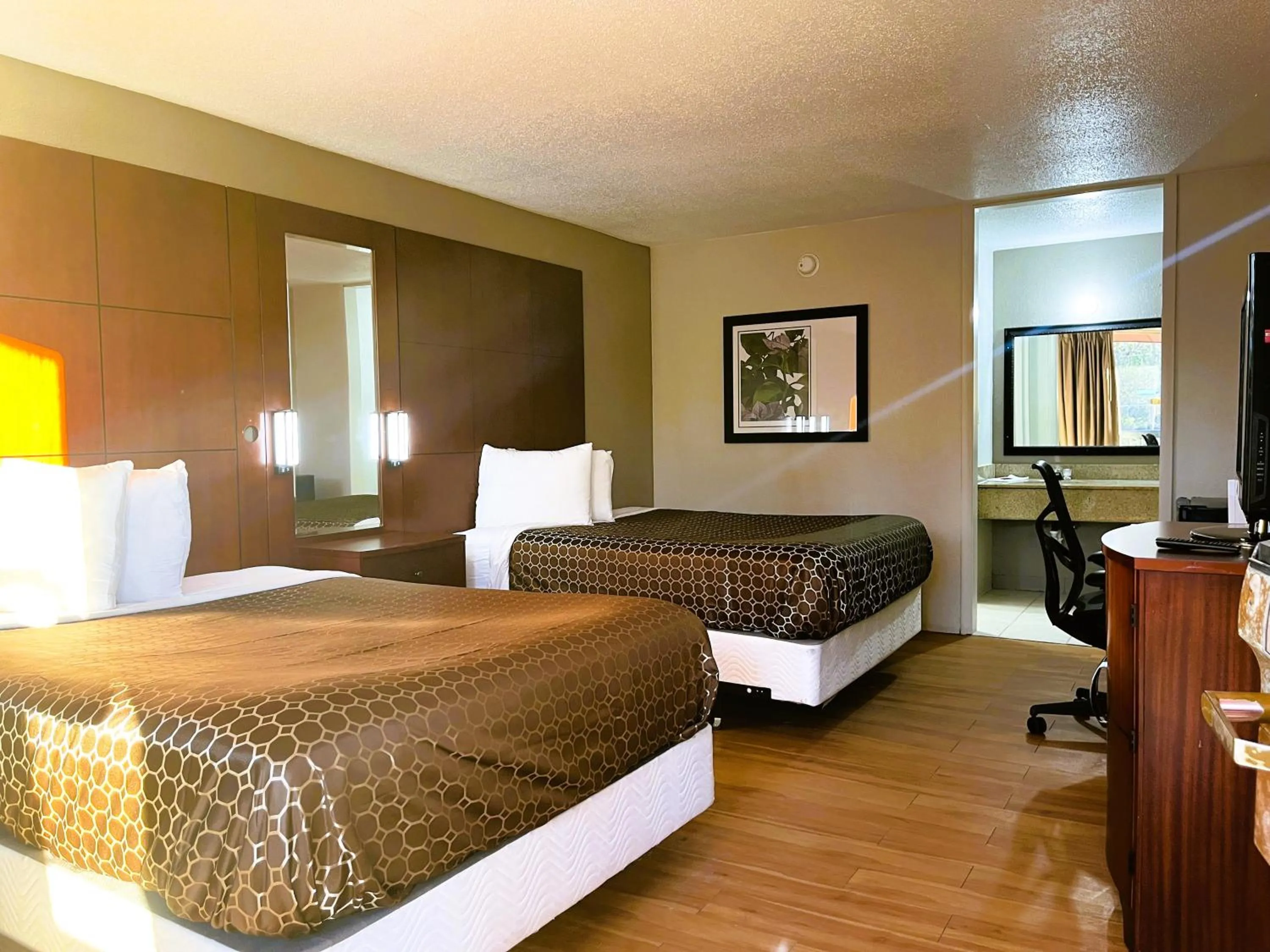 Bed in Budgetel Inn - Phenix City