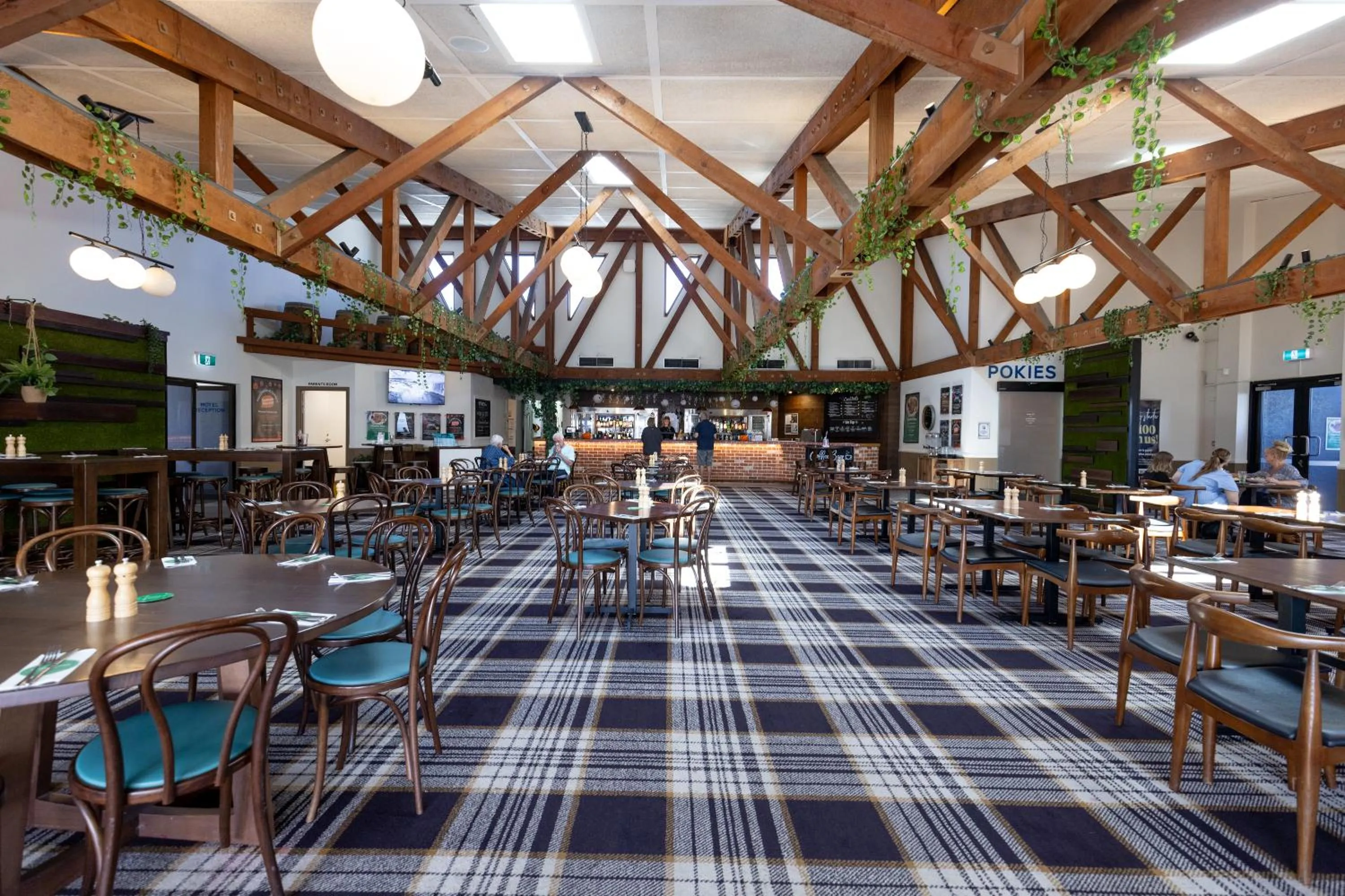 Restaurant/places to eat in Currimundi Hotel