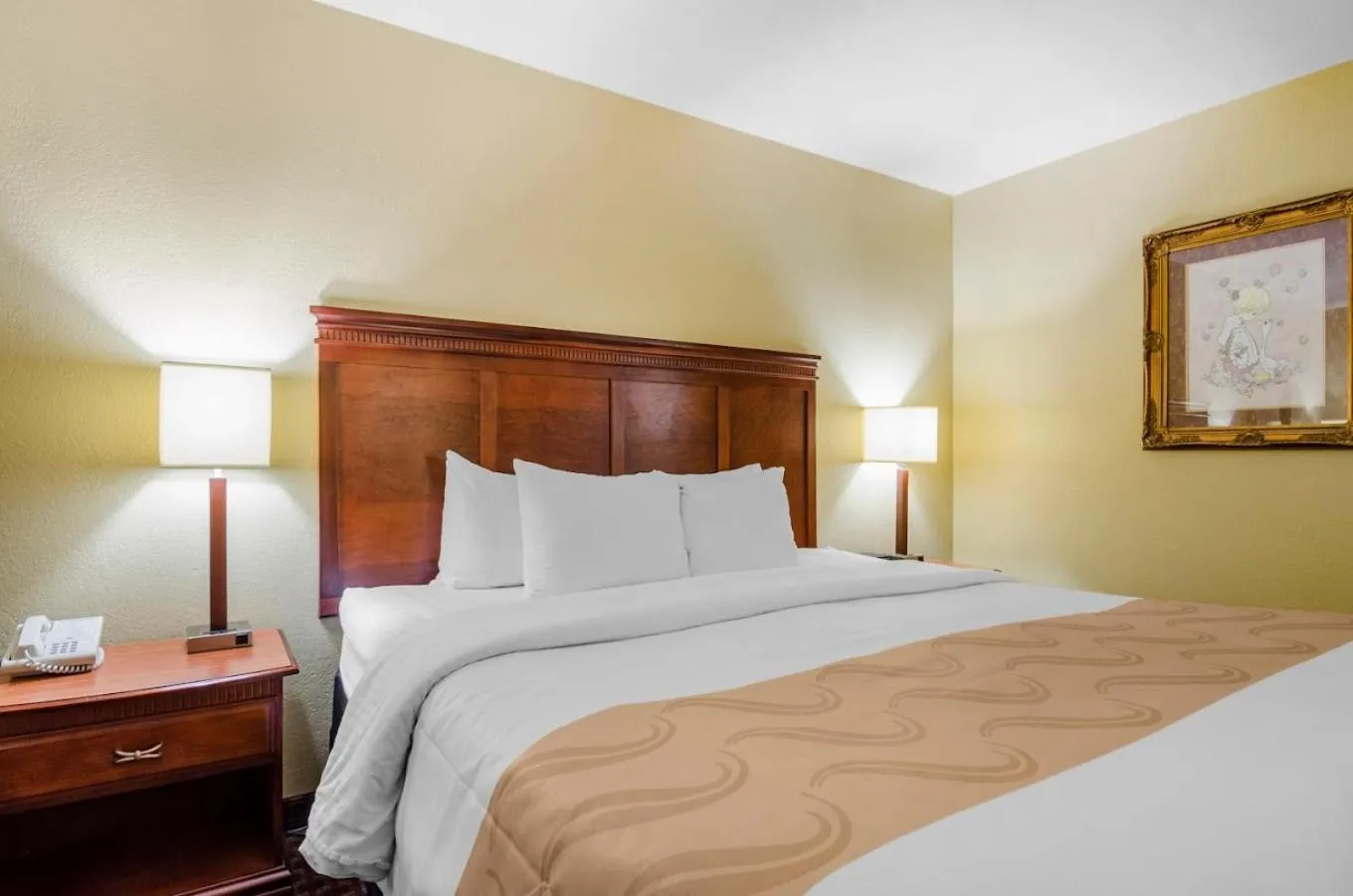 Bedroom, Bed in Precious Hotel