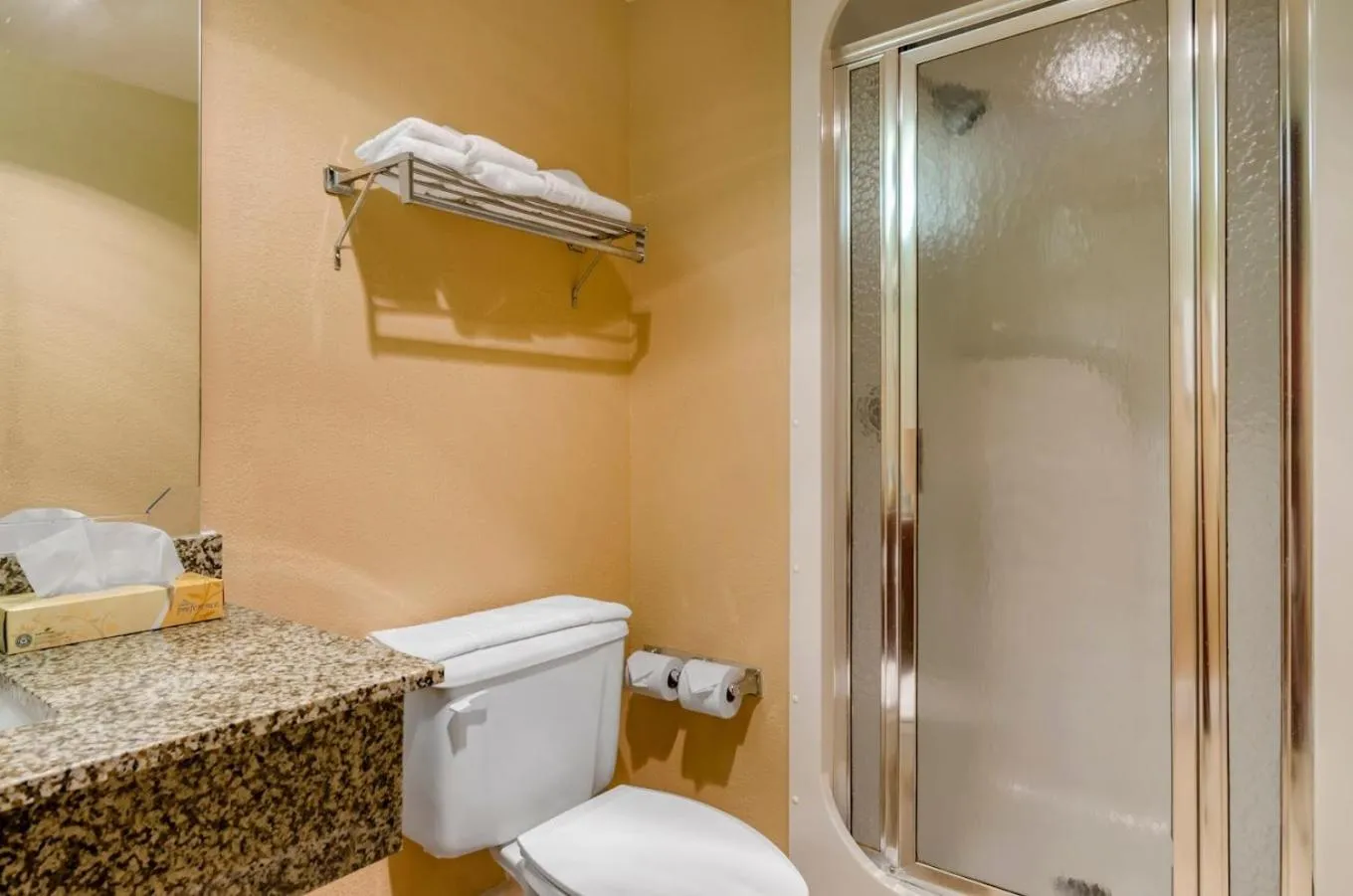 Bathroom in Precious Hotel