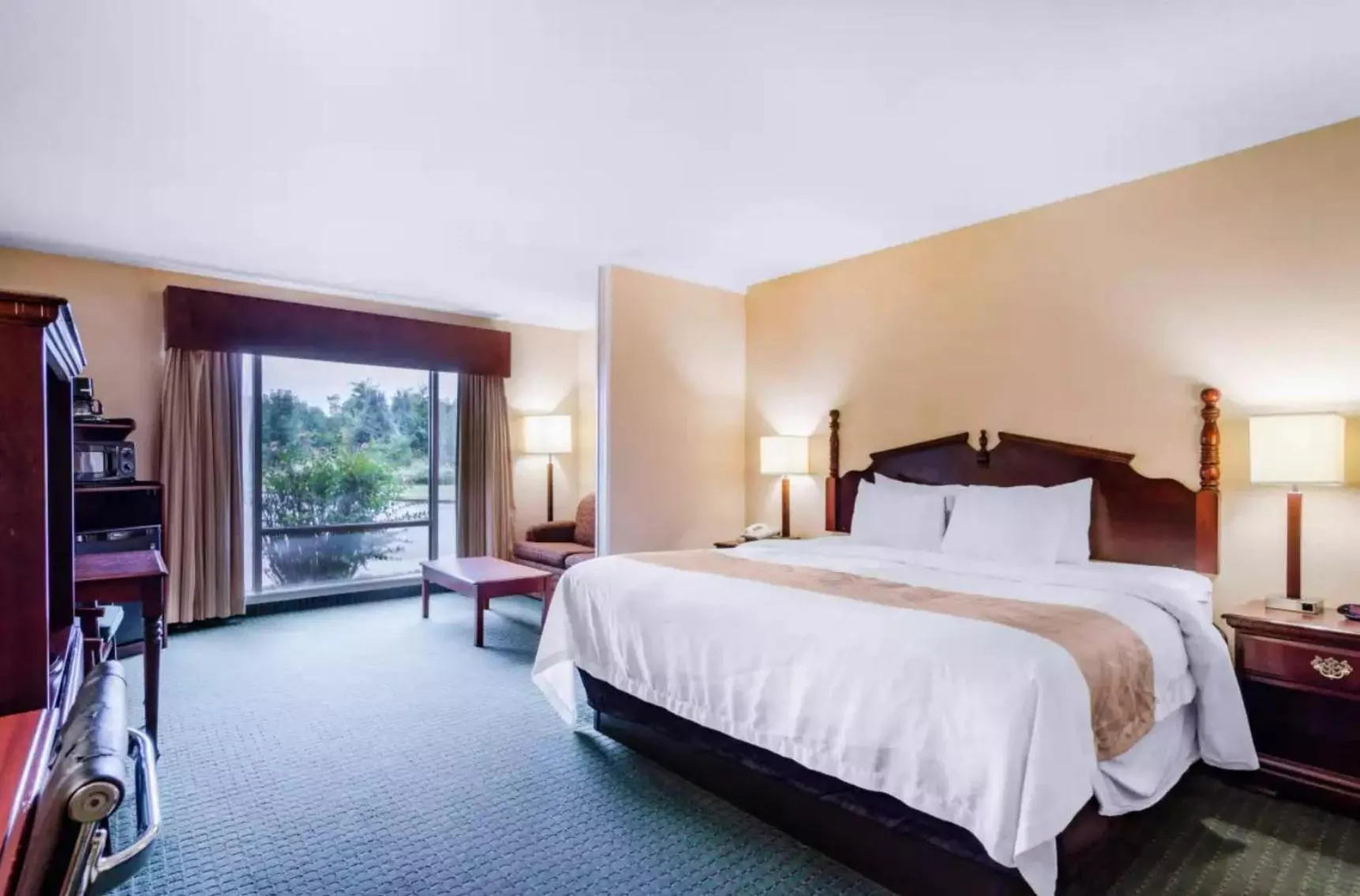 Bedroom, Bed in Precious Hotel