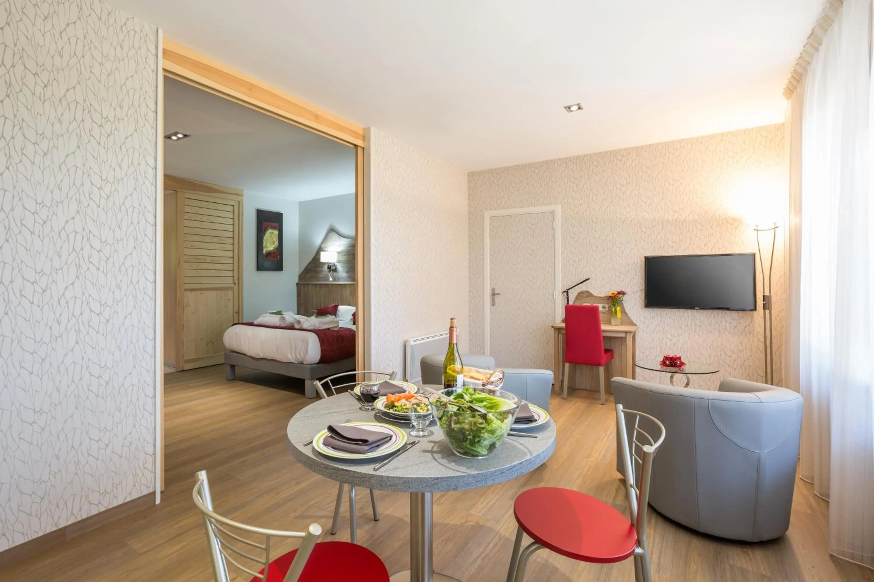 TV and multimedia, Bed in Logis Hôtel Le Relais du Bois Vialotte