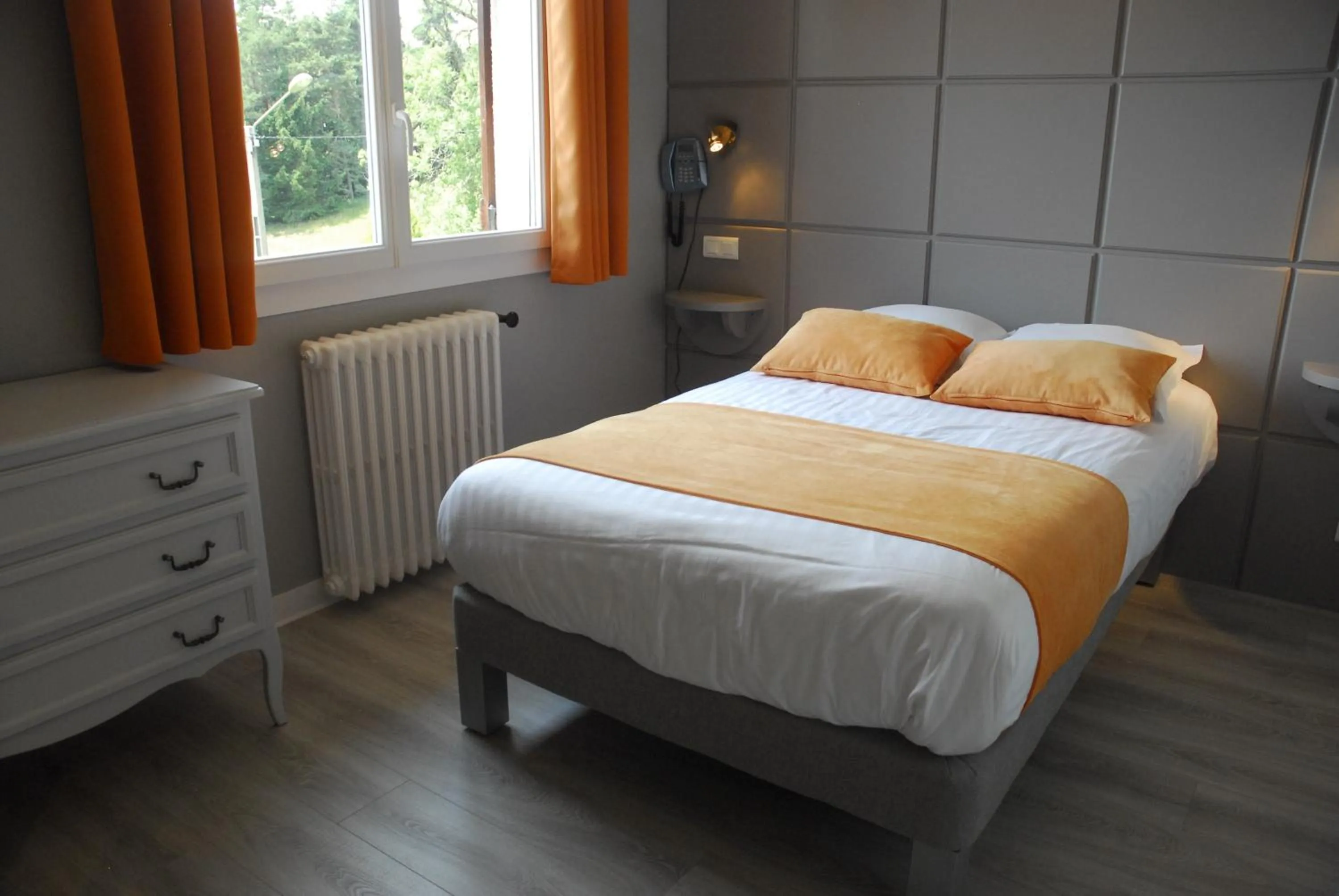 Bedroom, Bed in Logis Hôtel Le Relais du Bois Vialotte