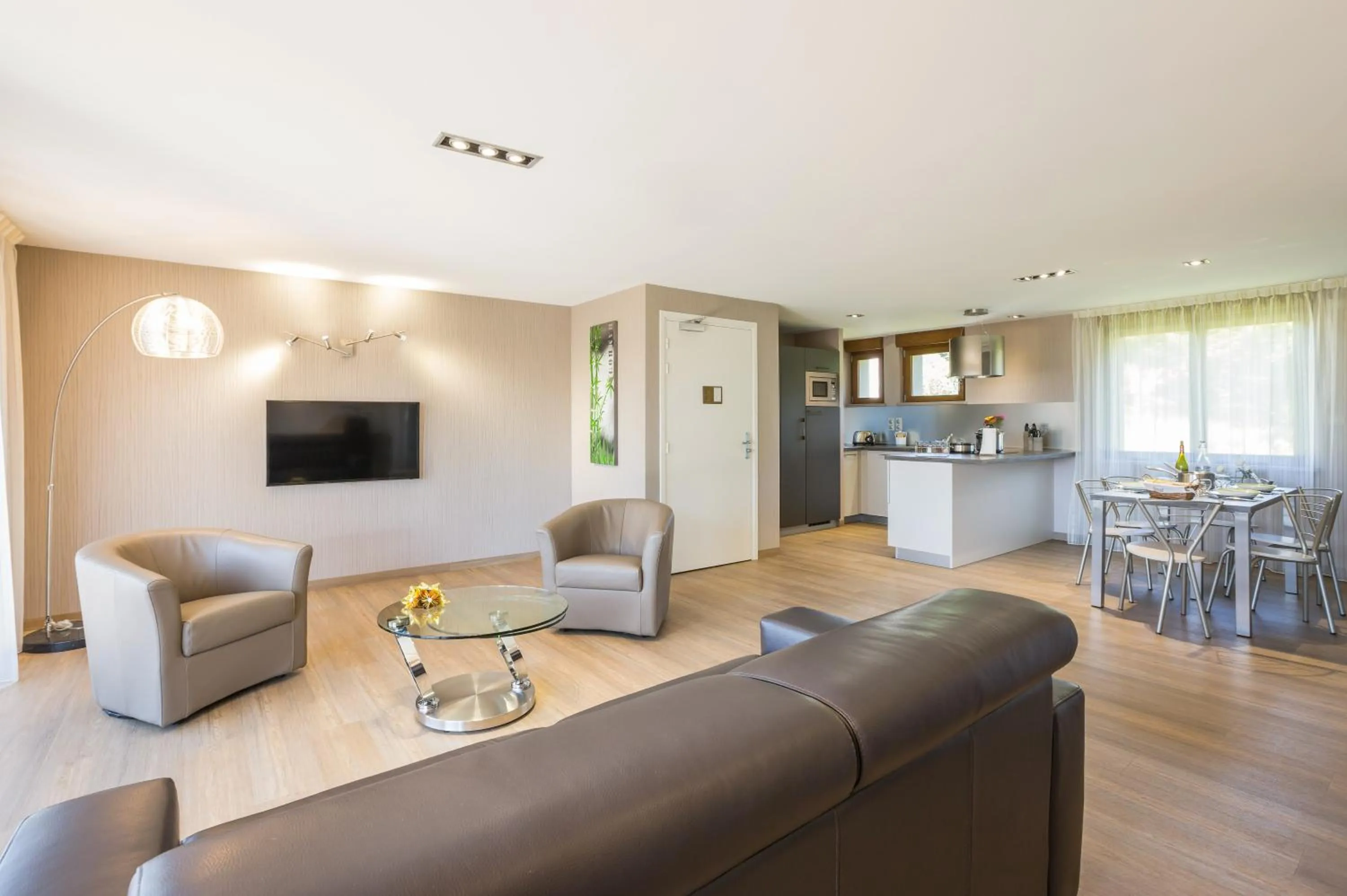 TV and multimedia in Logis Hôtel Le Relais du Bois Vialotte