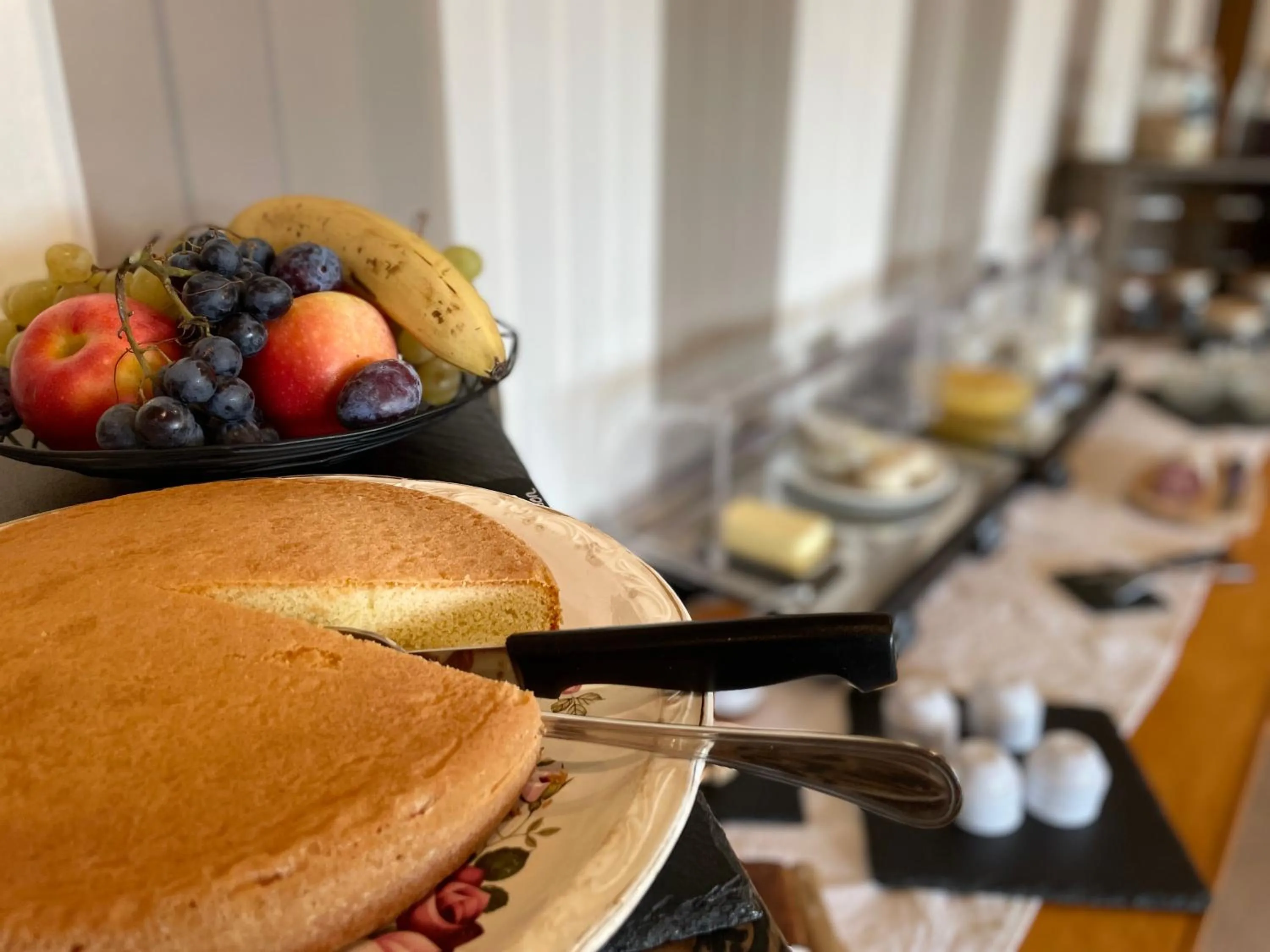 Buffet breakfast in Logis Hôtel Le Relais du Bois Vialotte