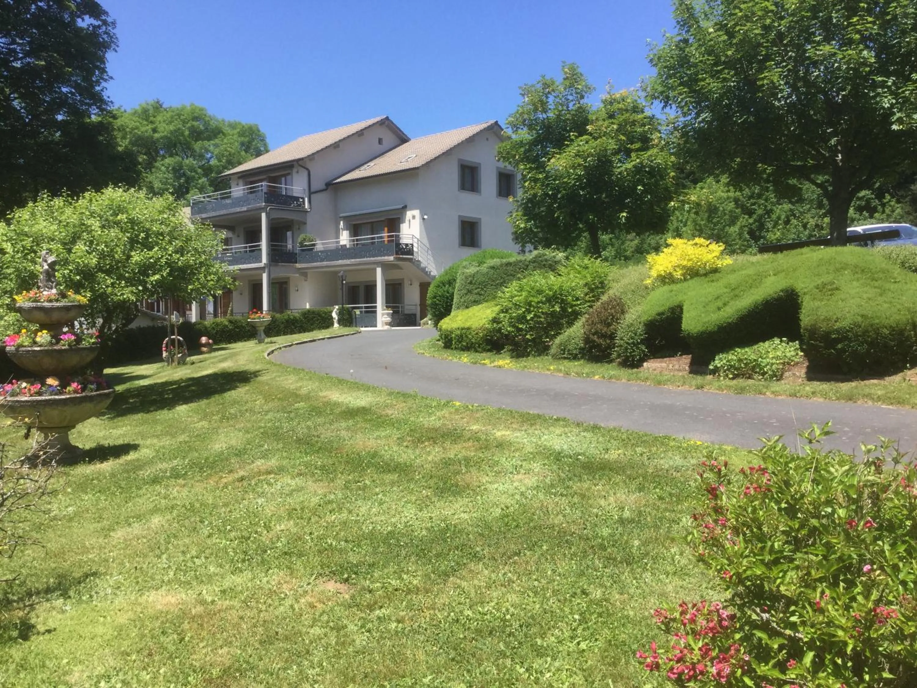 Facade/entrance in Logis Hôtel Le Relais du Bois Vialotte