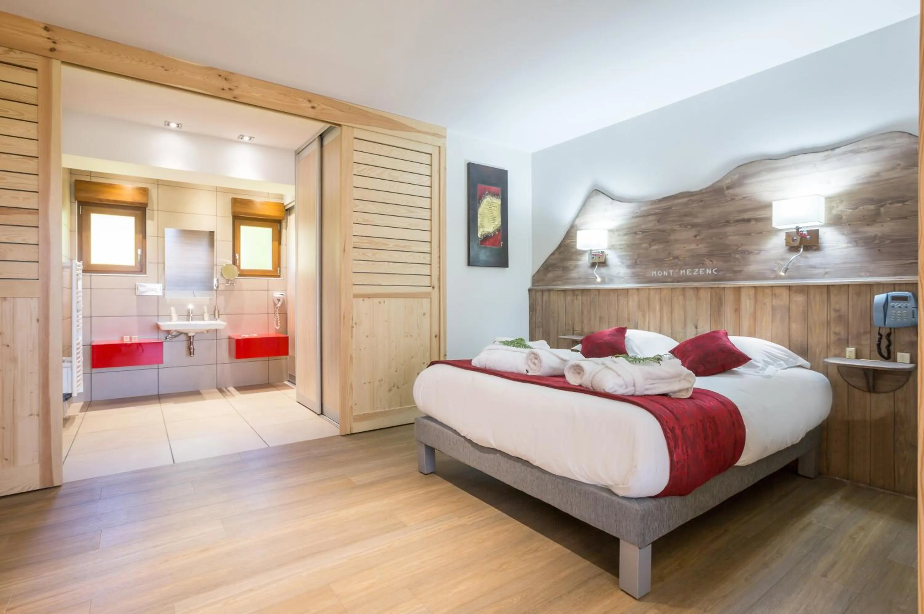 Bedroom, Bed in Logis Hôtel Le Relais du Bois Vialotte