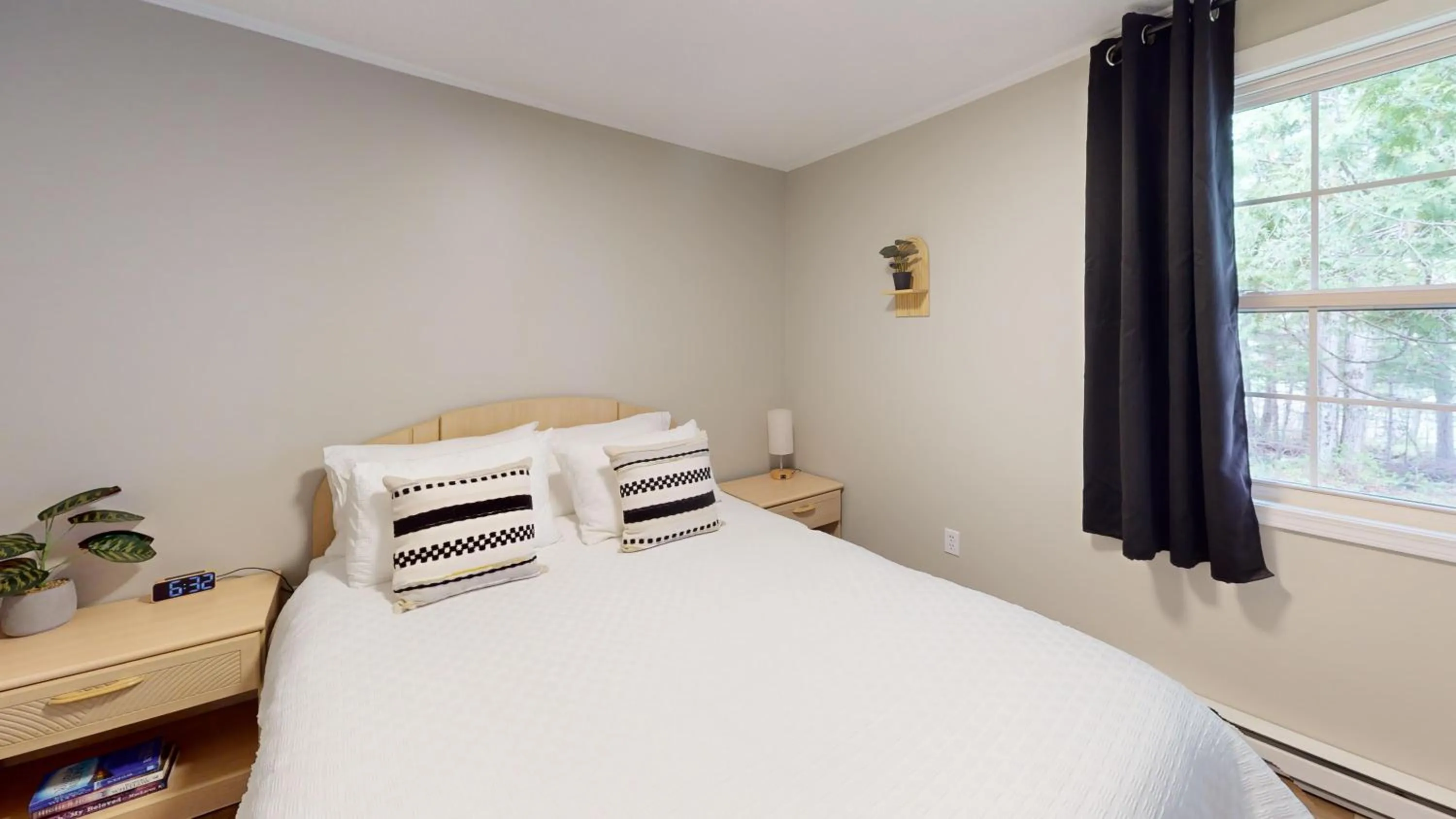 Bed in Lakeside Stays