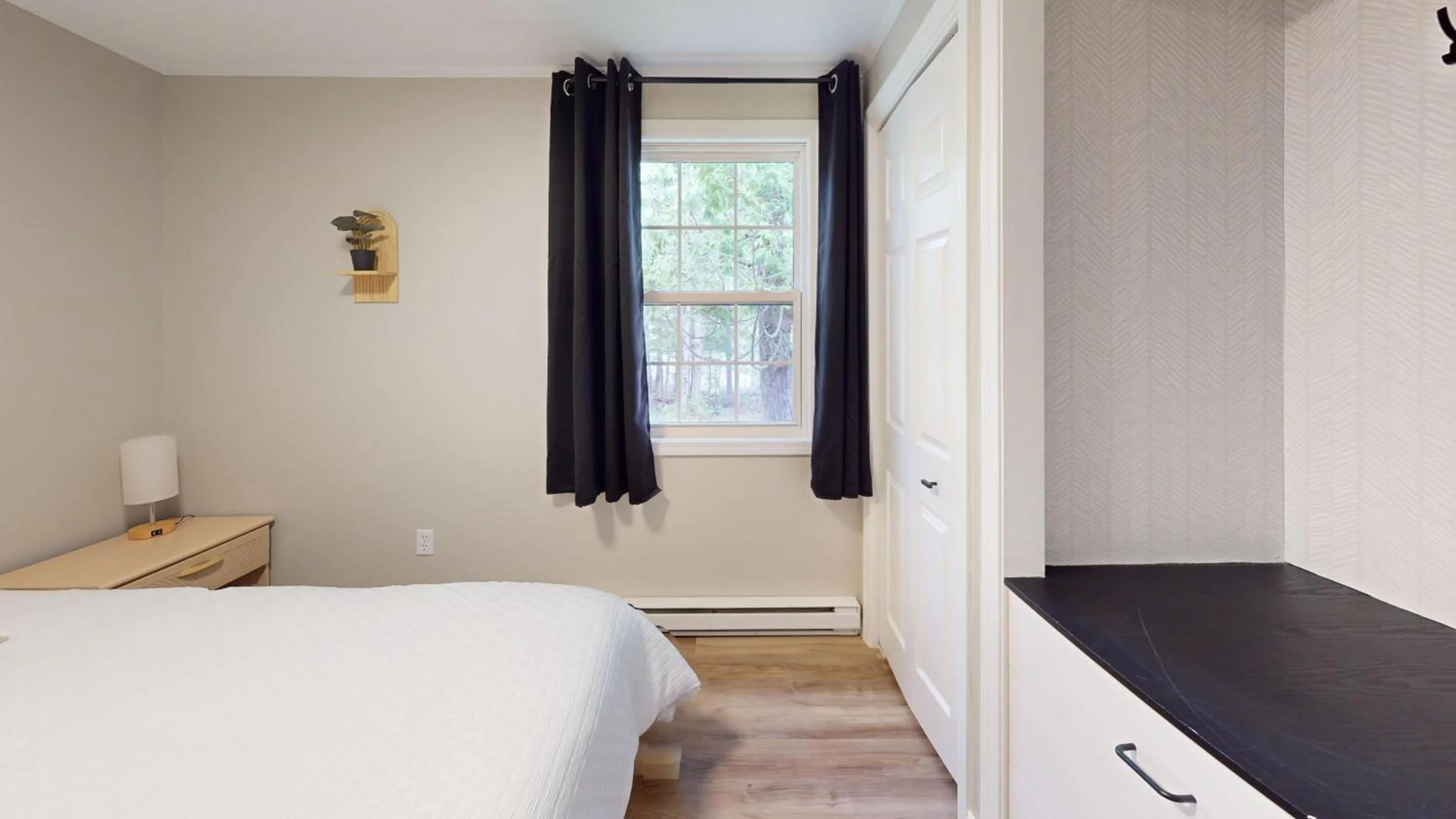 Bed in Lakeside Stays