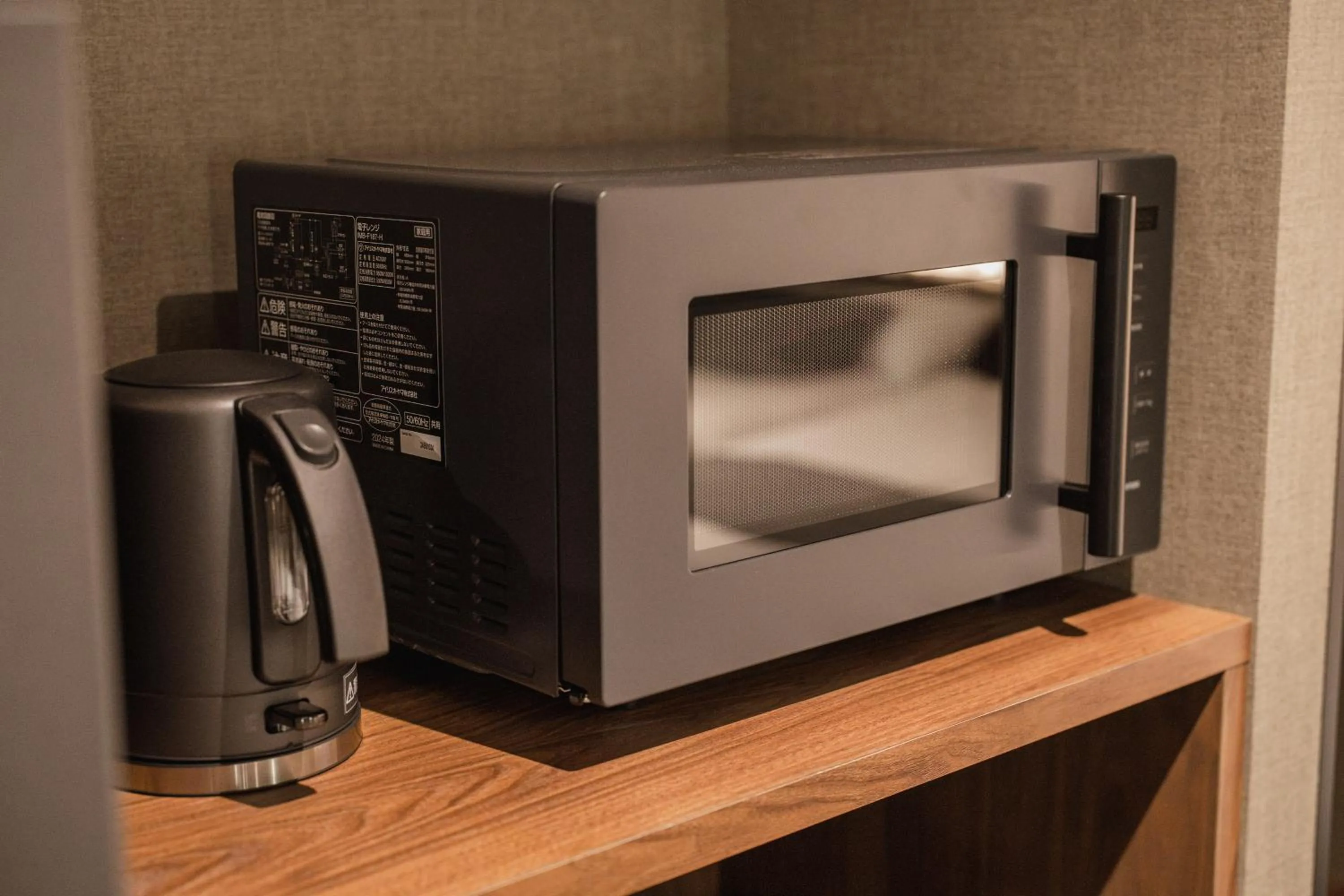 microwave in The LOFT INN HAKATA