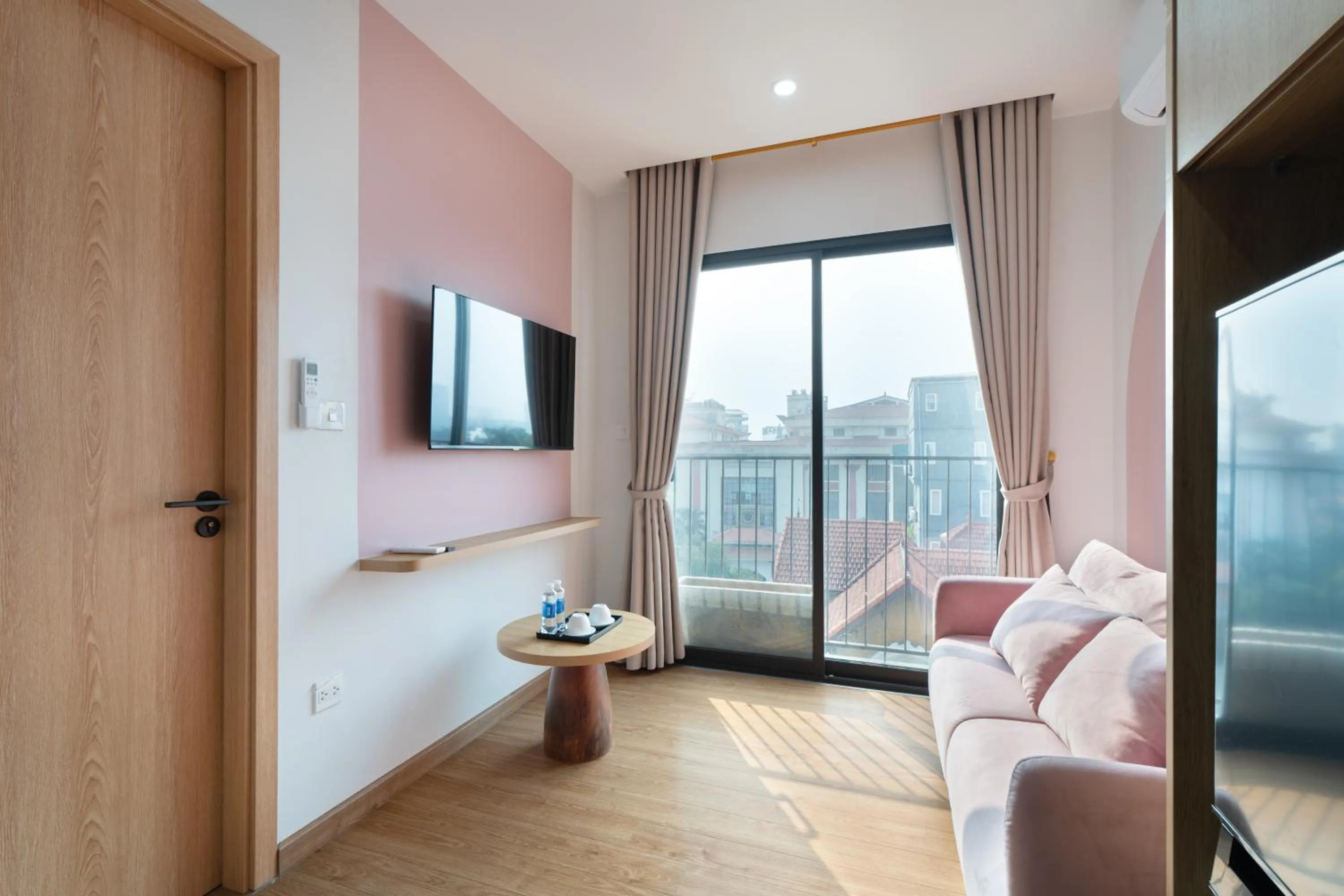 Living room in MOONLIT Suites Hotel by Luxe Paradise