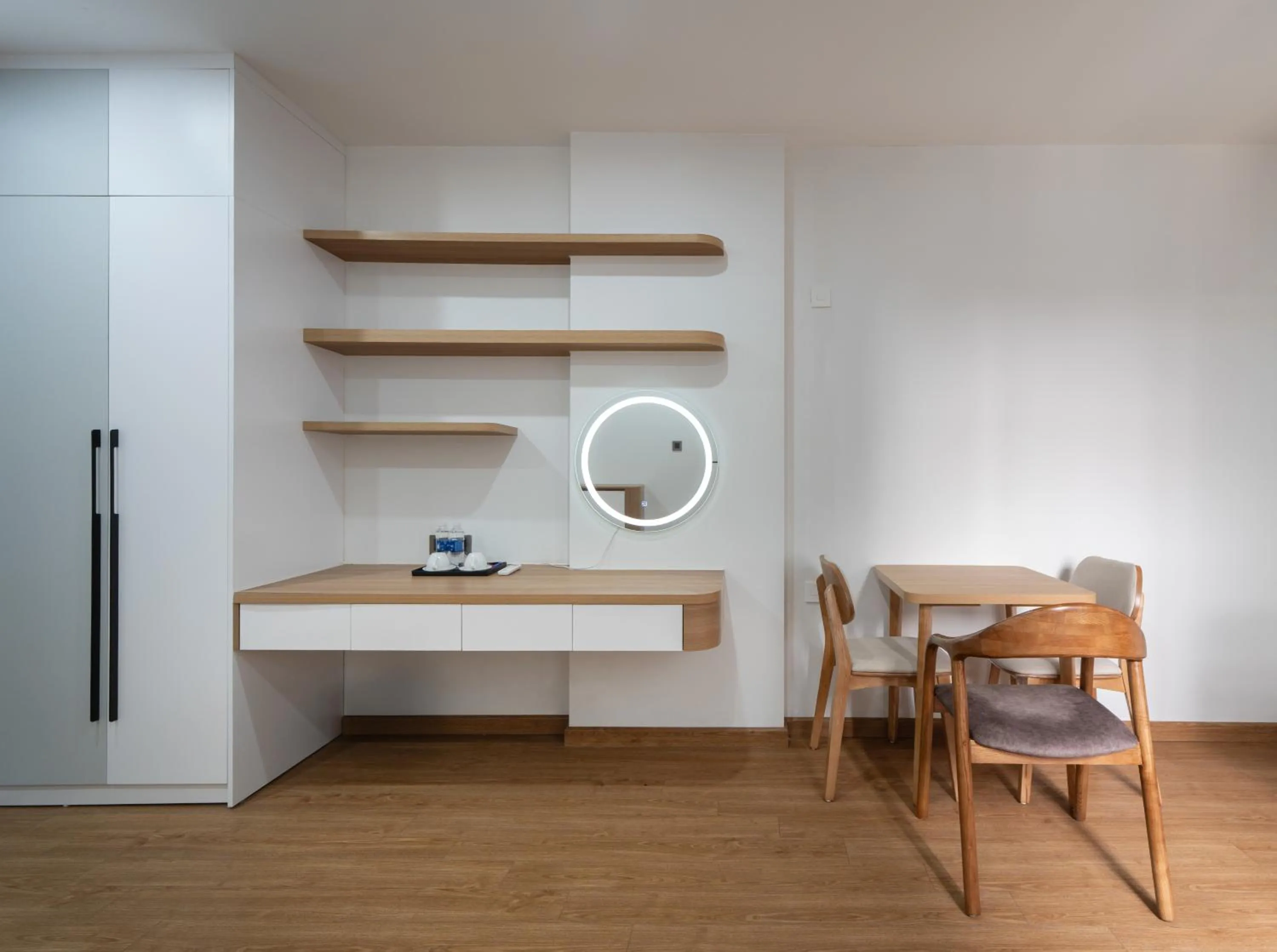 Dining area in MOONLIT Suites Hotel by Luxe Paradise