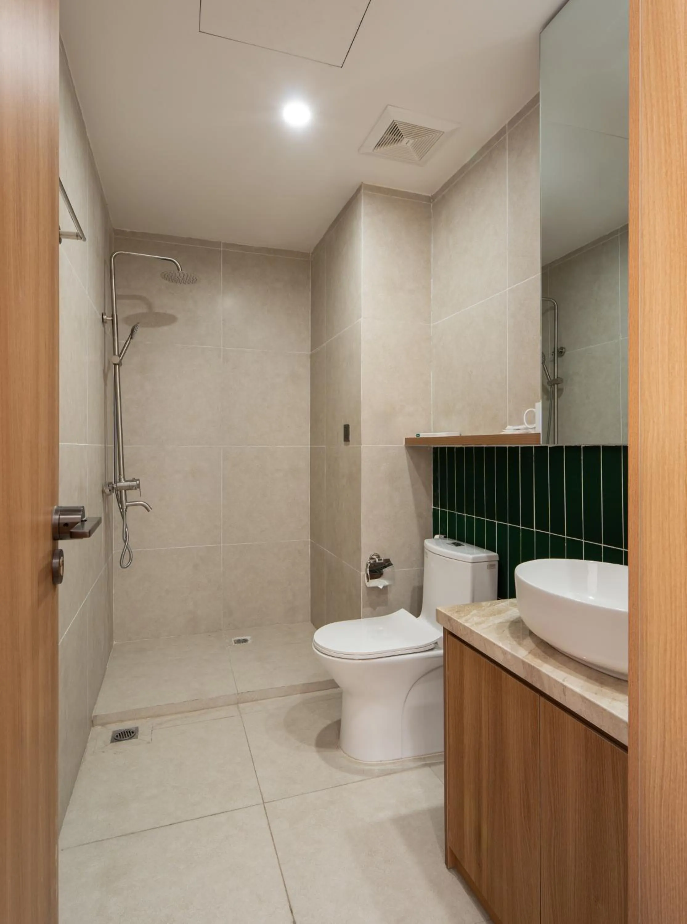 Toilet in MOONLIT Suites Hotel by Luxe Paradise