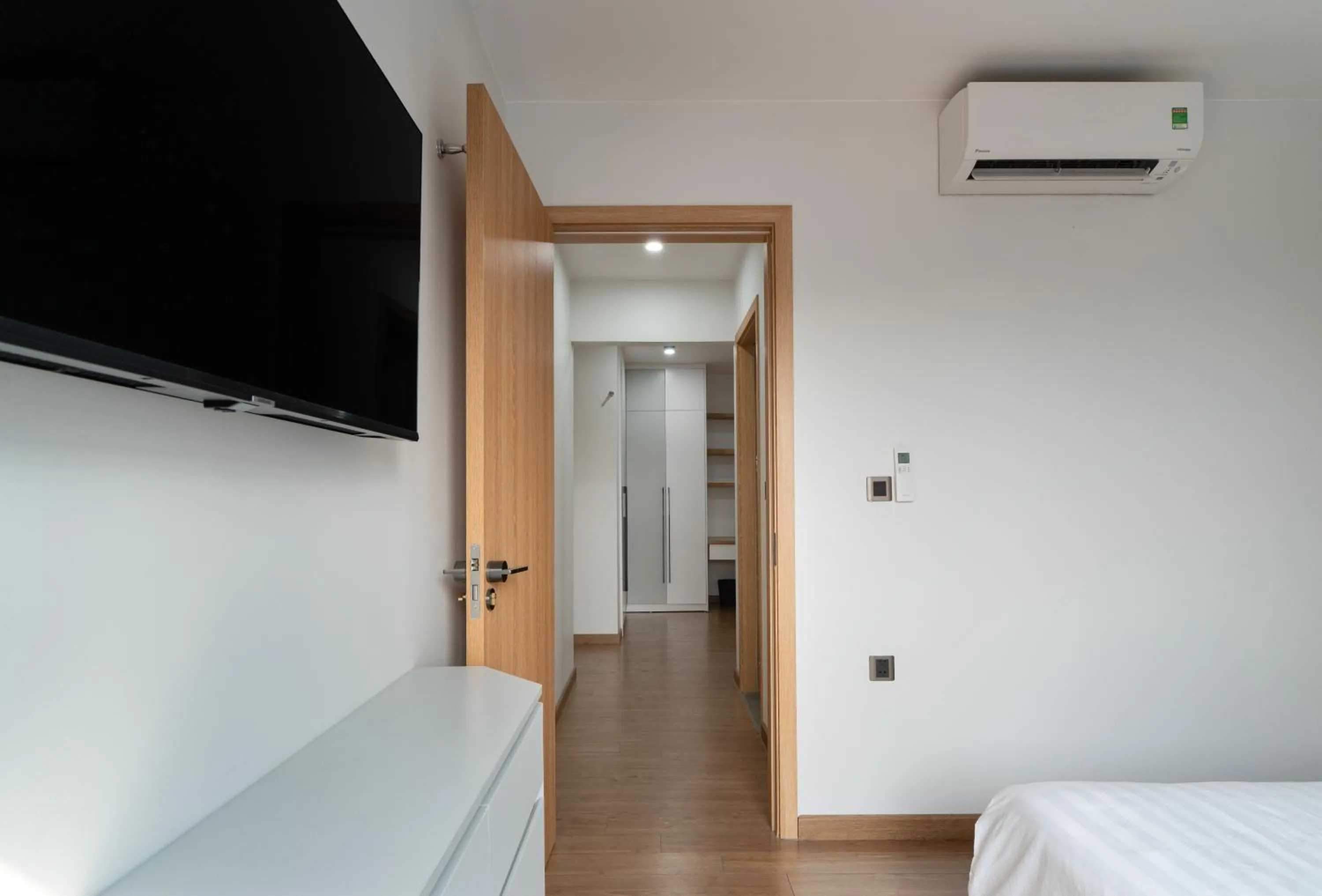 Bedroom, Bed in MOONLIT Suites Hotel by Luxe Paradise