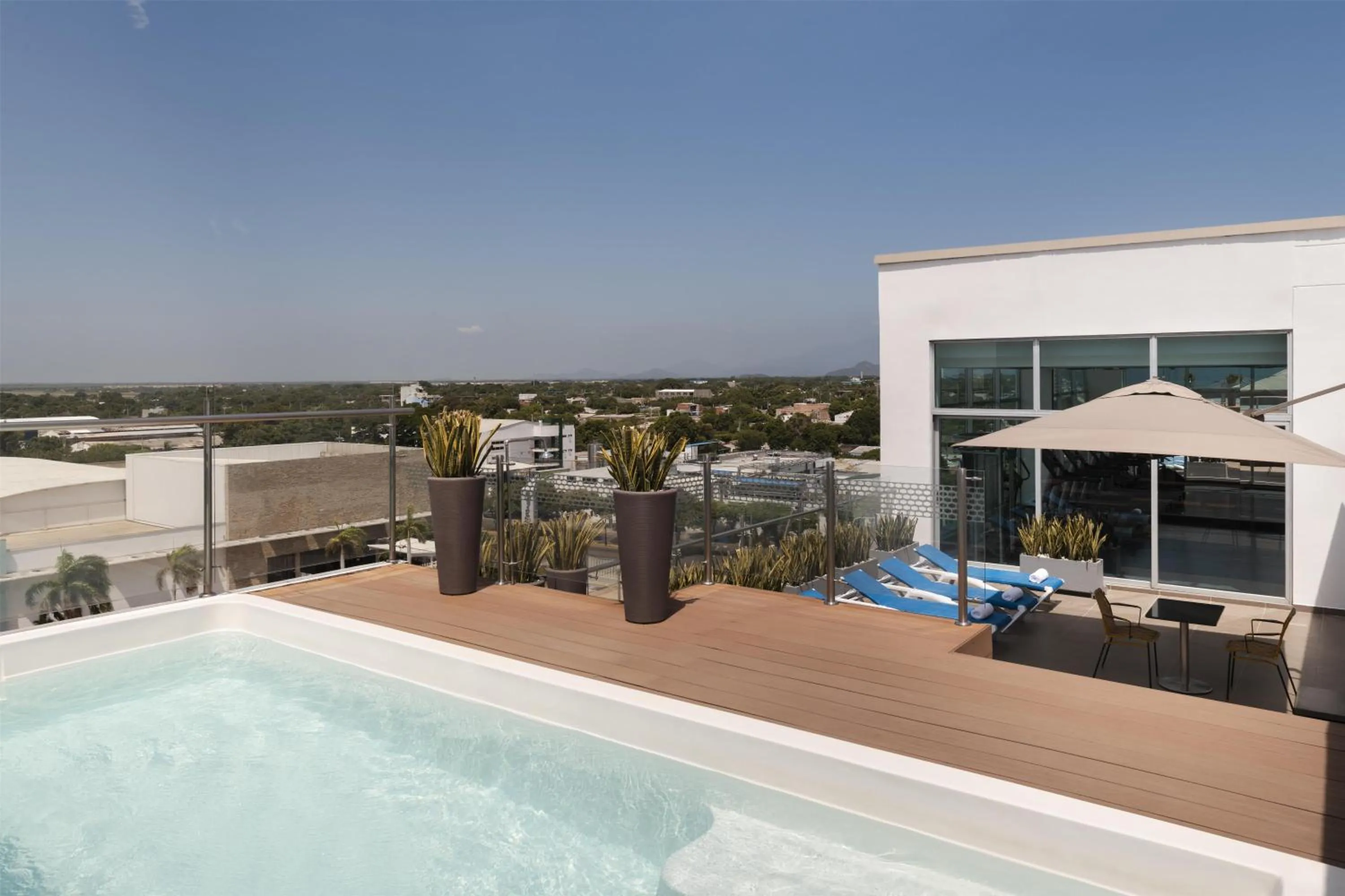 Pool view in Hampton By Hilton Valledupar