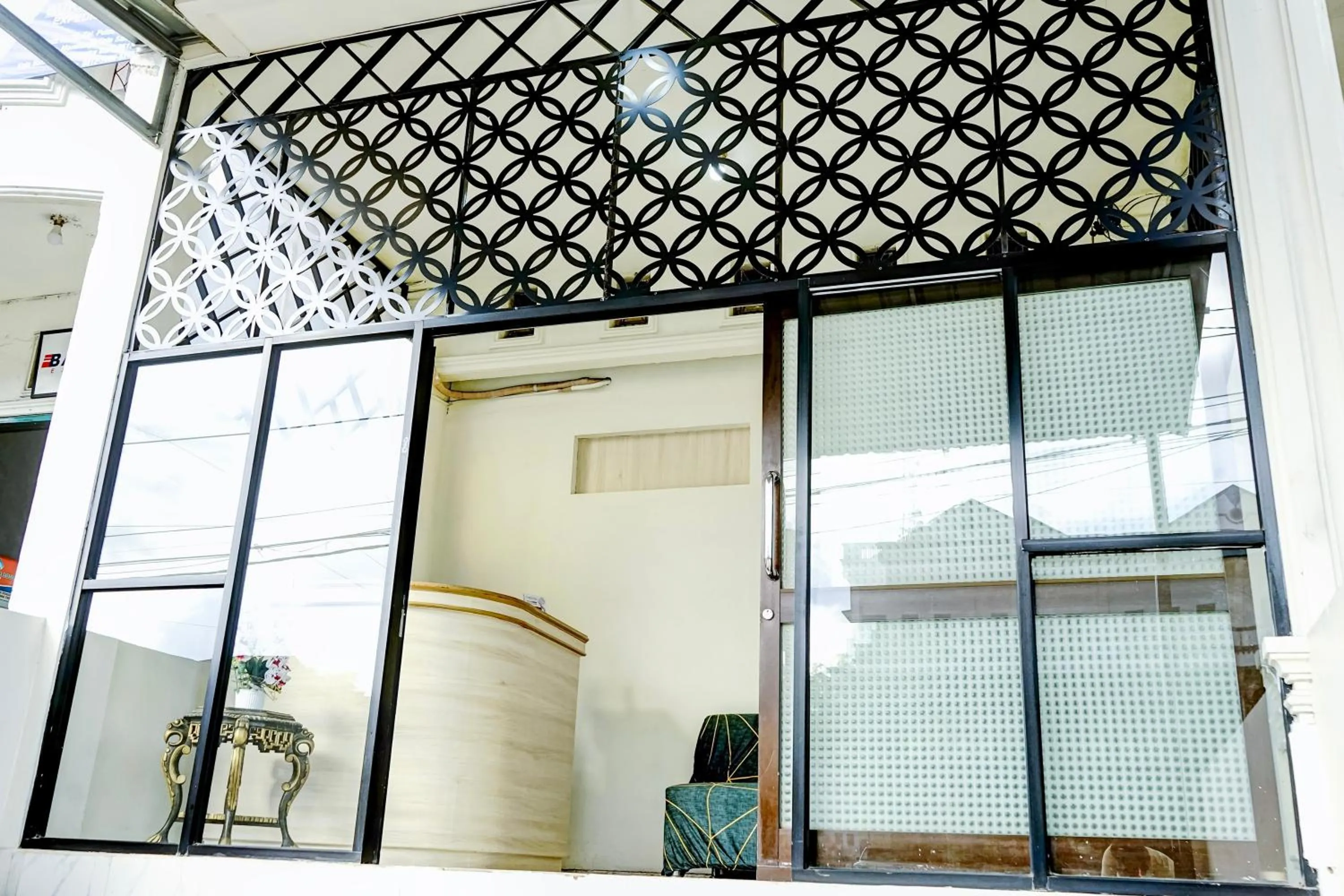 Lobby or reception in Hotel O Mantari Guesthouse