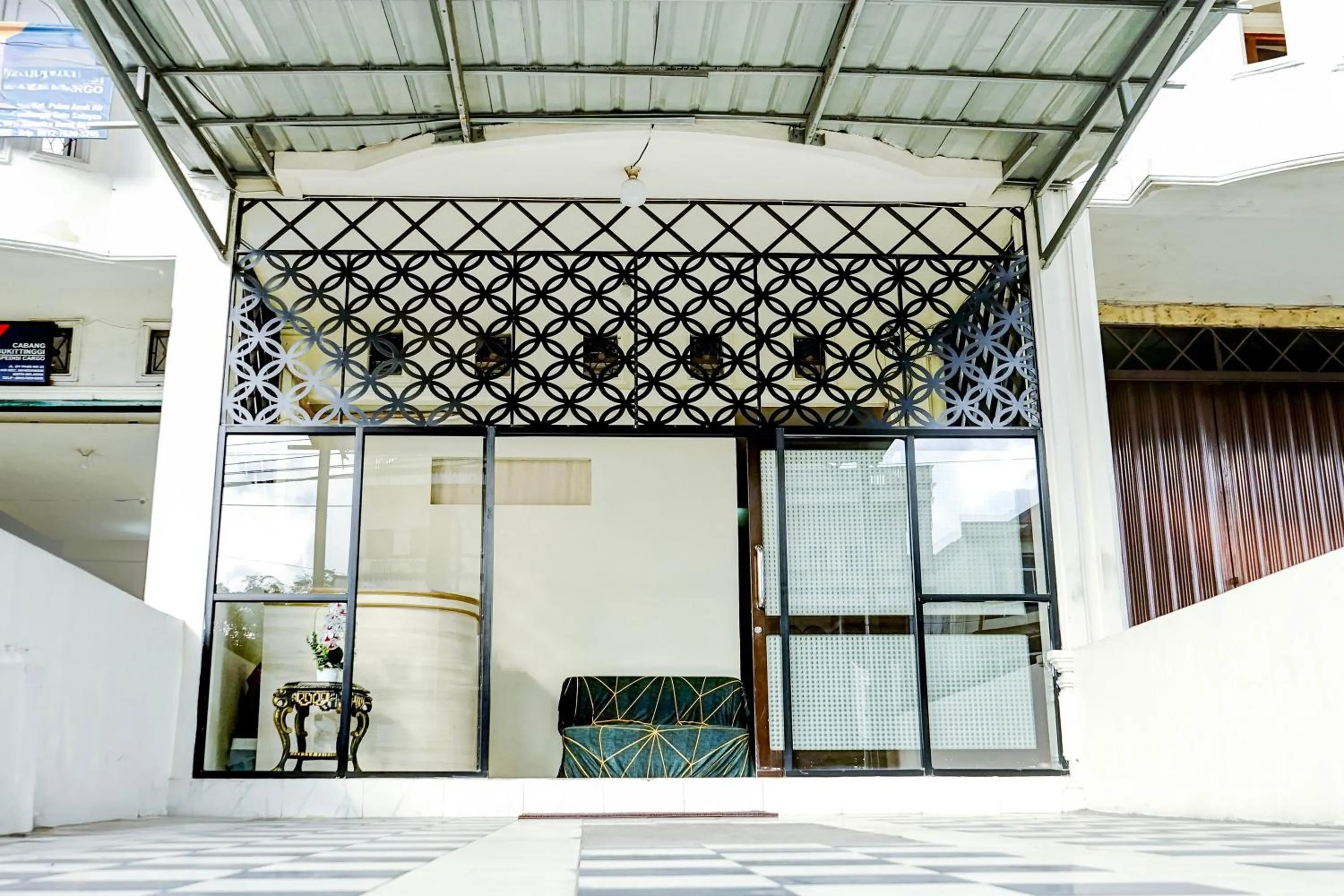 Facade/entrance in Hotel O Mantari Guesthouse