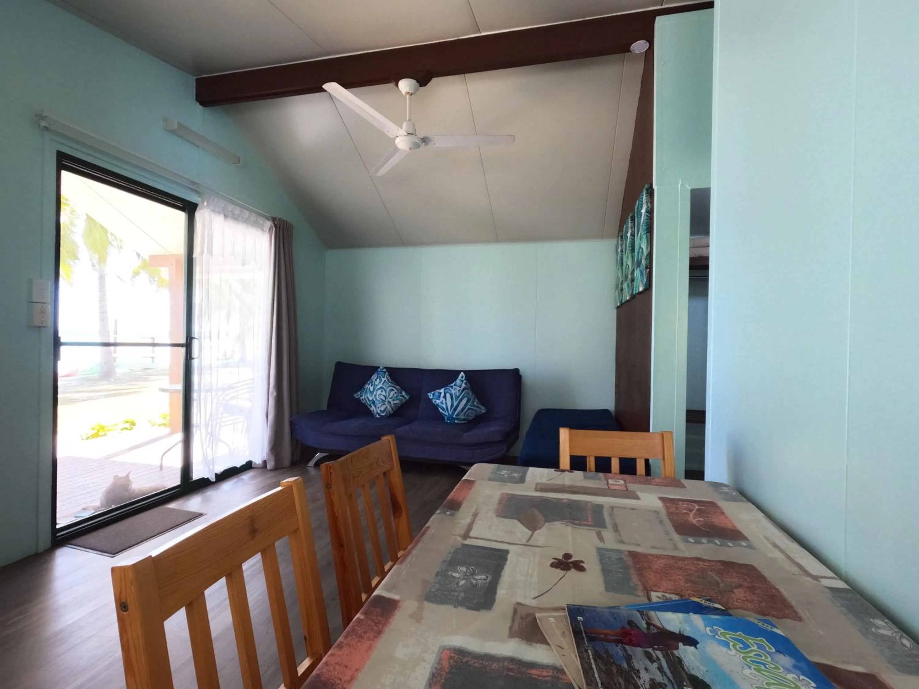Living room, Bed in Ranginuis Retreat