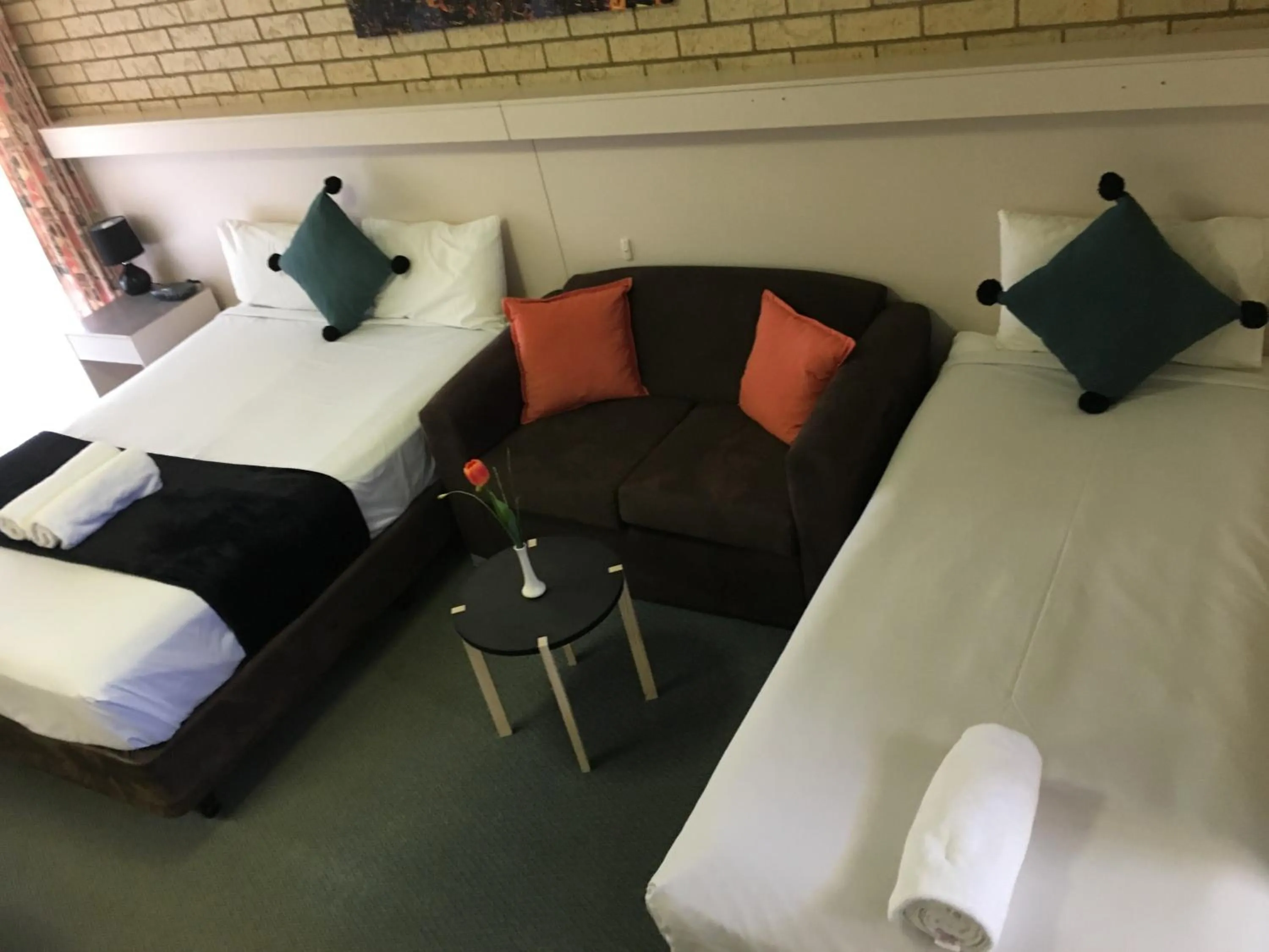 Bed in Jolly Swagman Motor Inn