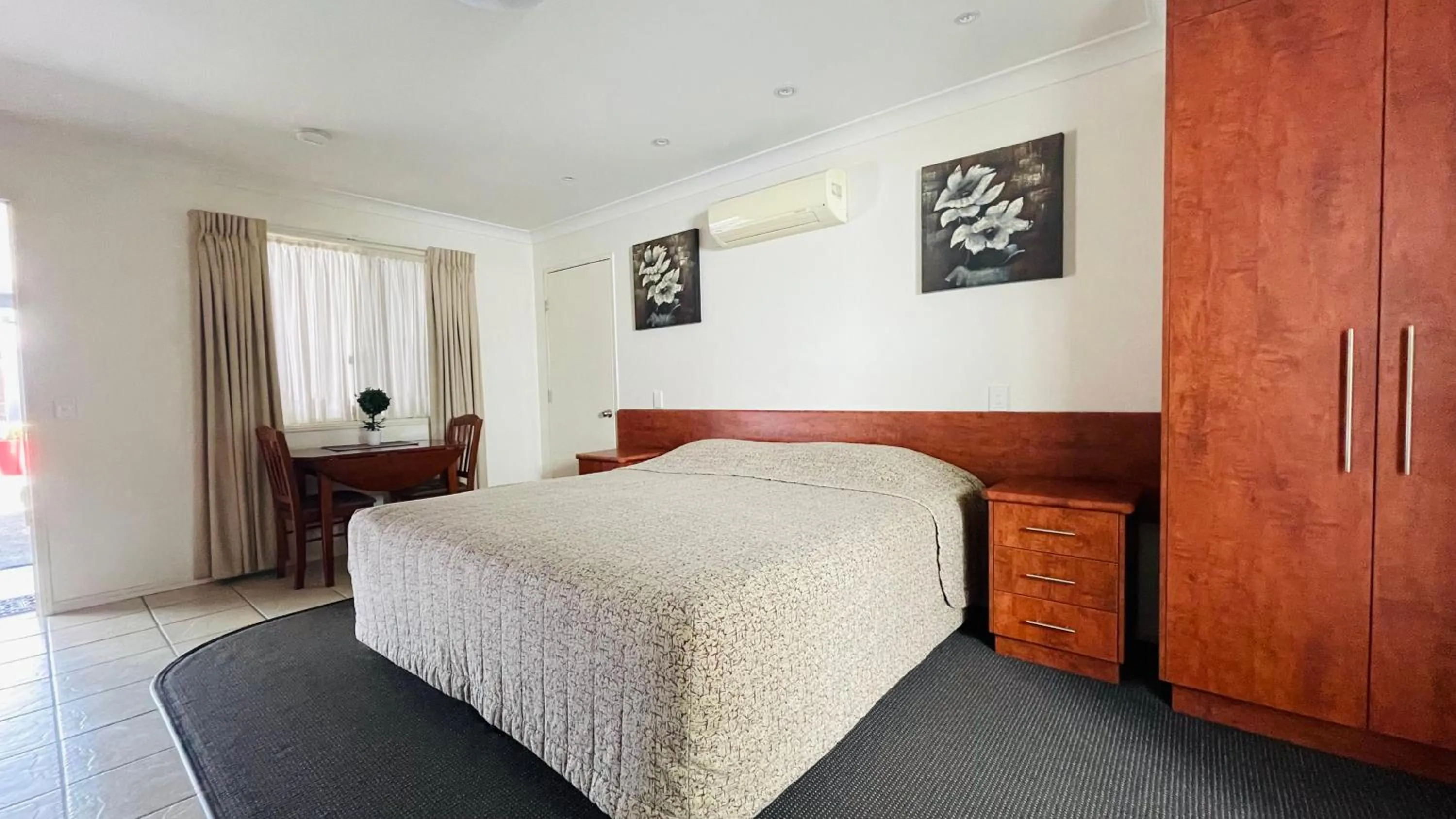 Bedroom, Bed in Motel Myall