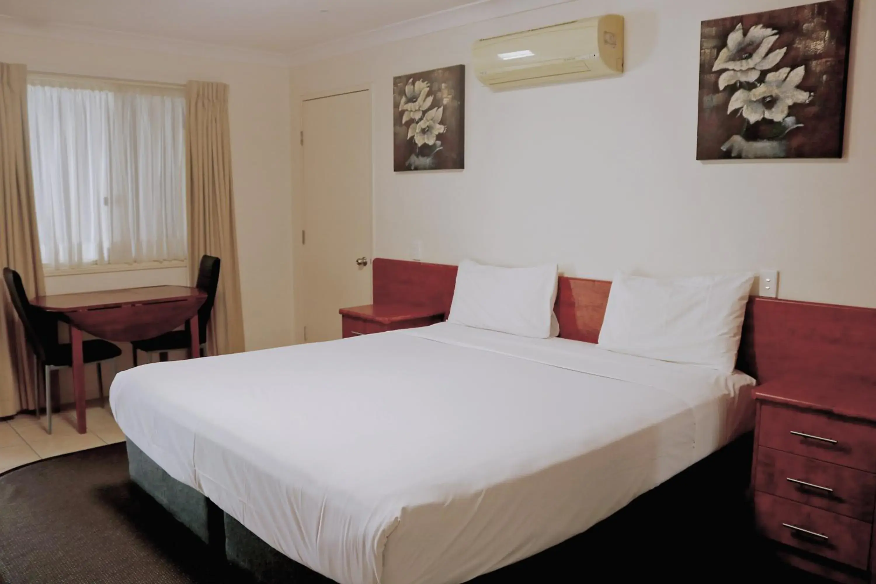 Deluxe King Room in Motel Myall Deluxe King Room in Motel Myall