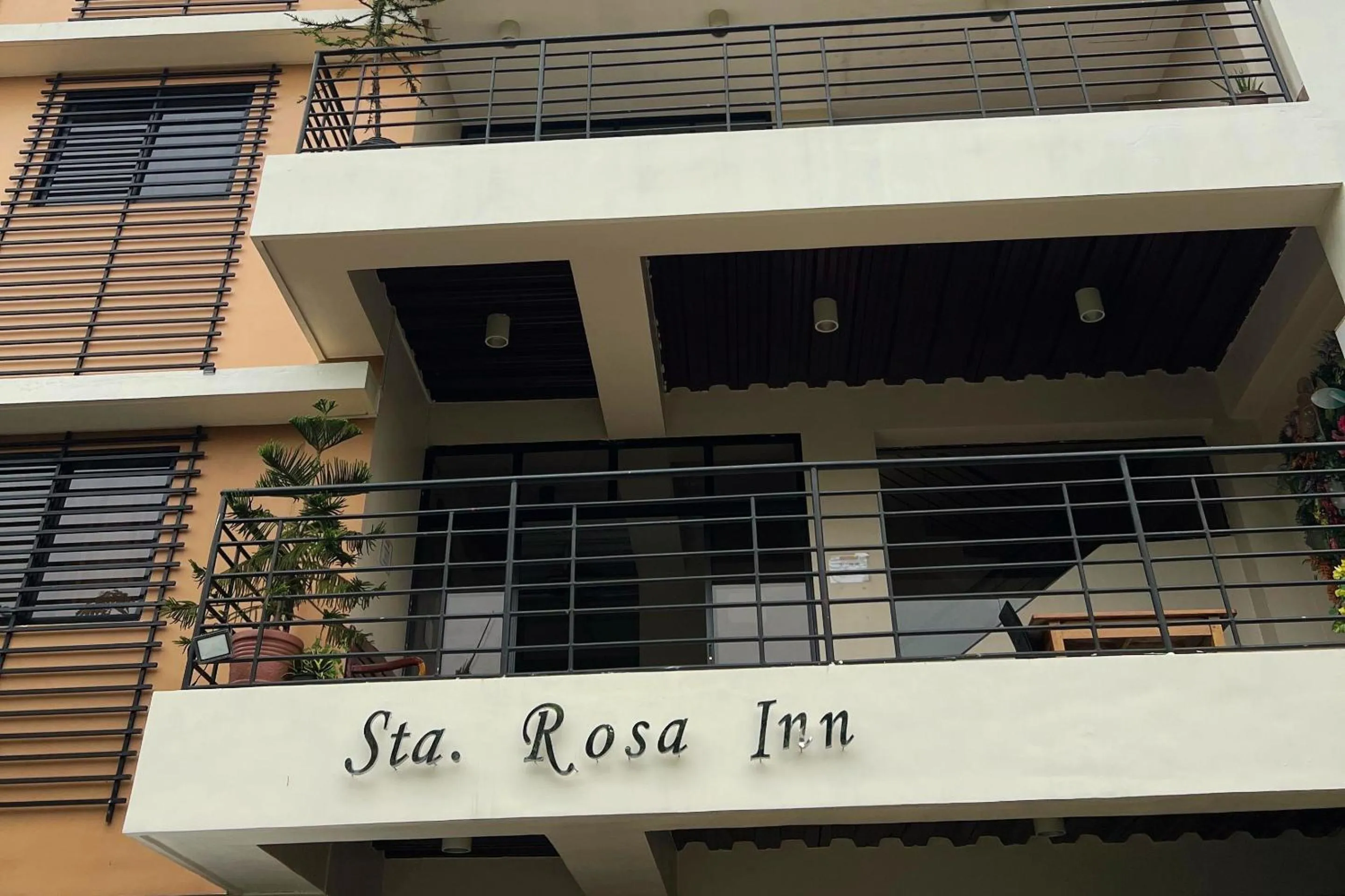 Property building in Sta Rosa Inn Iloilo powered by Cocotel