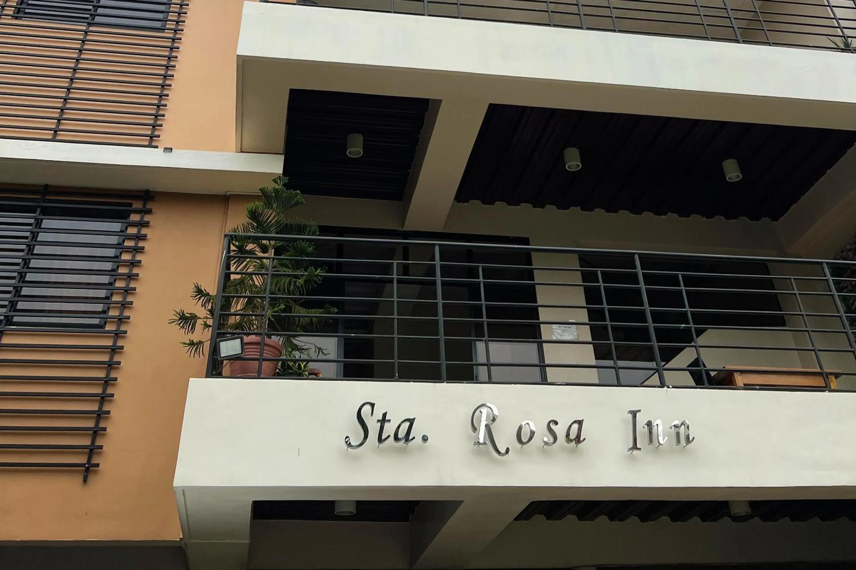 Property building in Sta Rosa Inn Iloilo powered by Cocotel