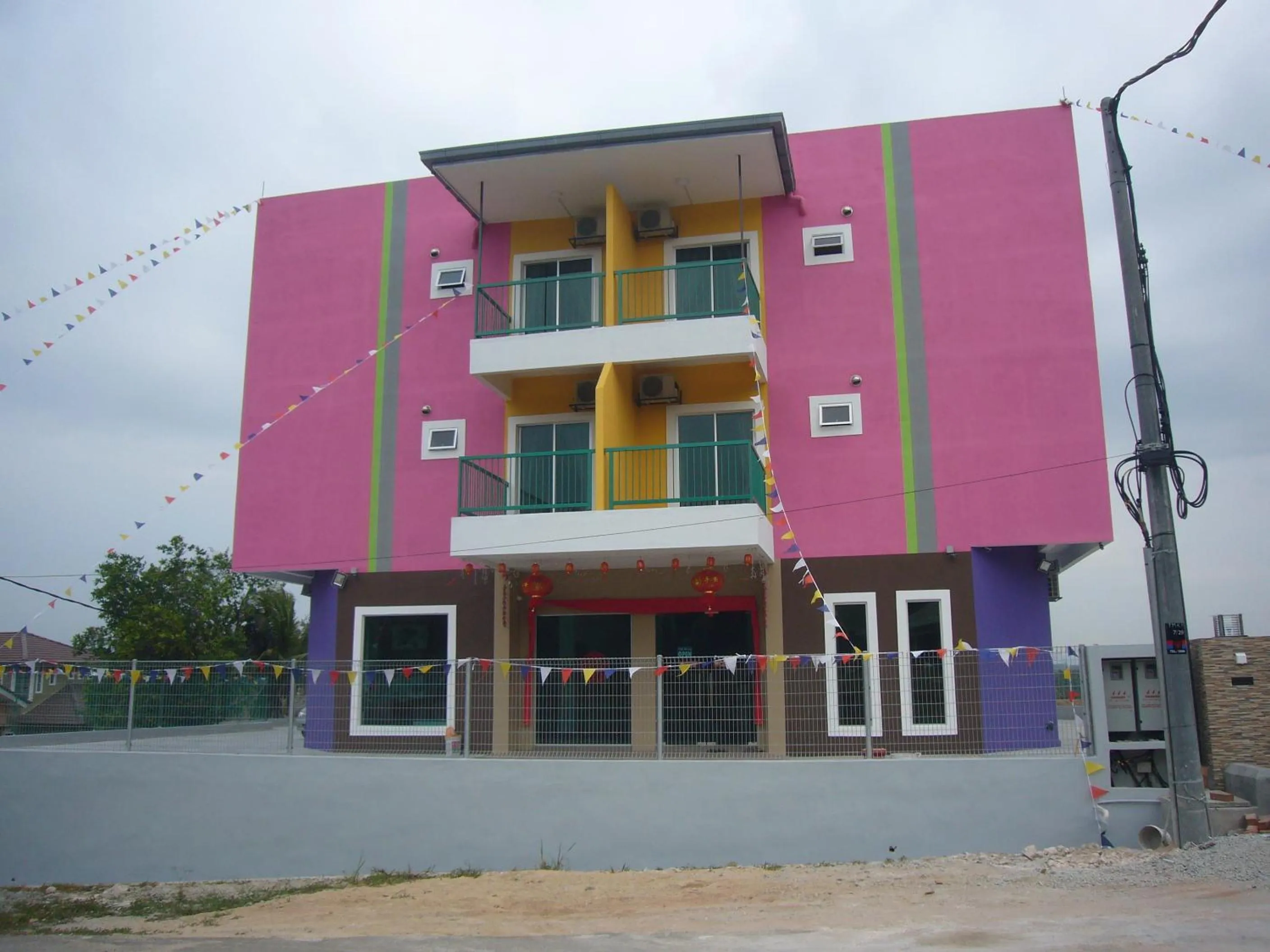 Facade/entrance in Alor Villa