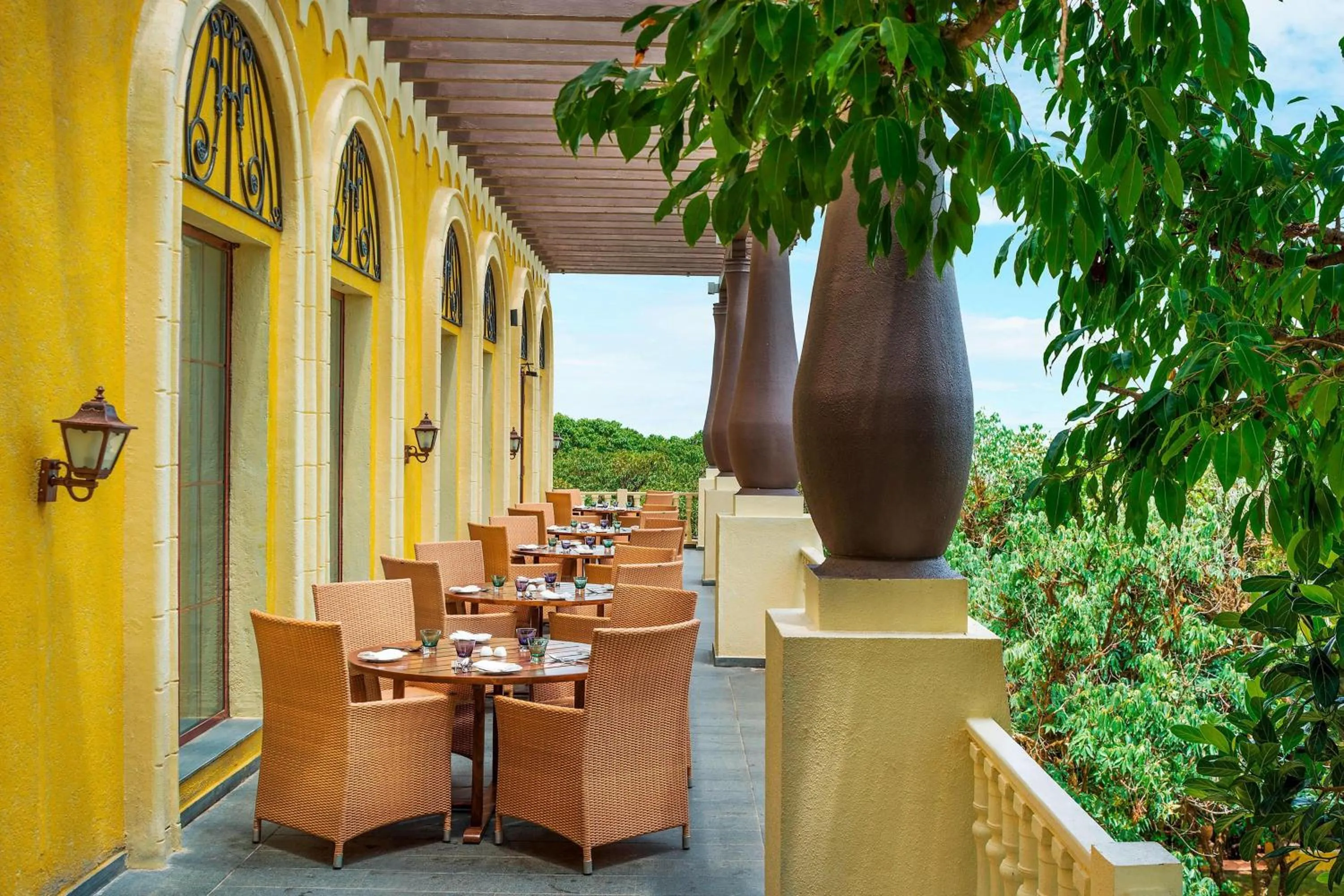 Restaurant/places to eat in Le Meridien Mahabaleshwar Resort & Spa