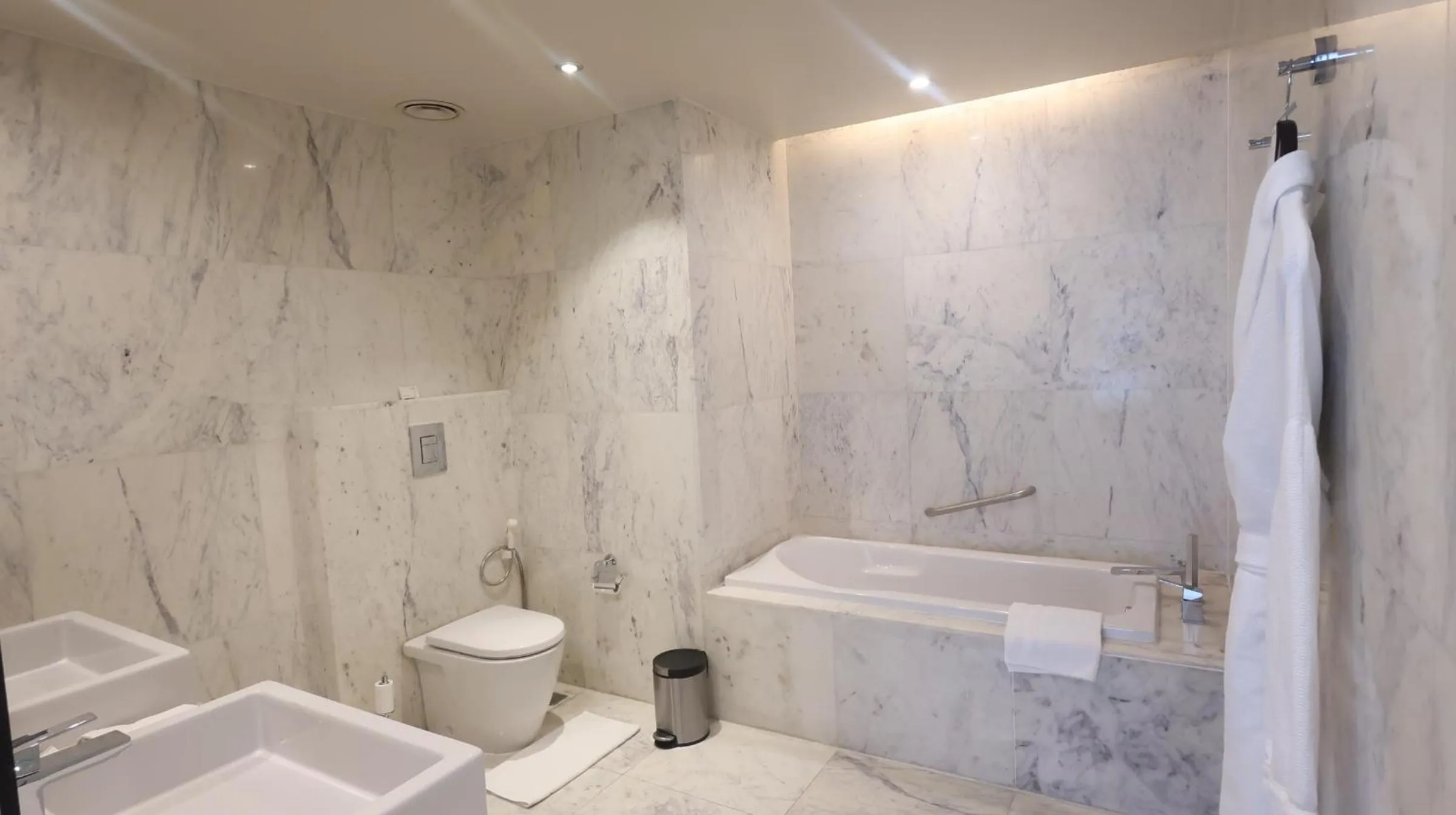 Shower in Le Meridien Thimphu